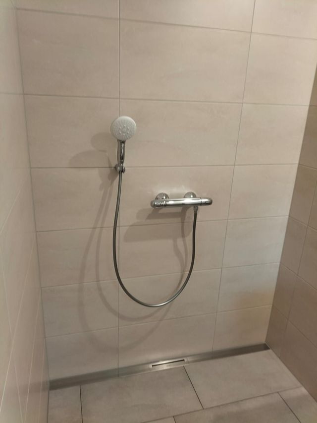 Badprojekt 2025: Dusche mit Thermostatarmatur – Gebrüder Dencker
