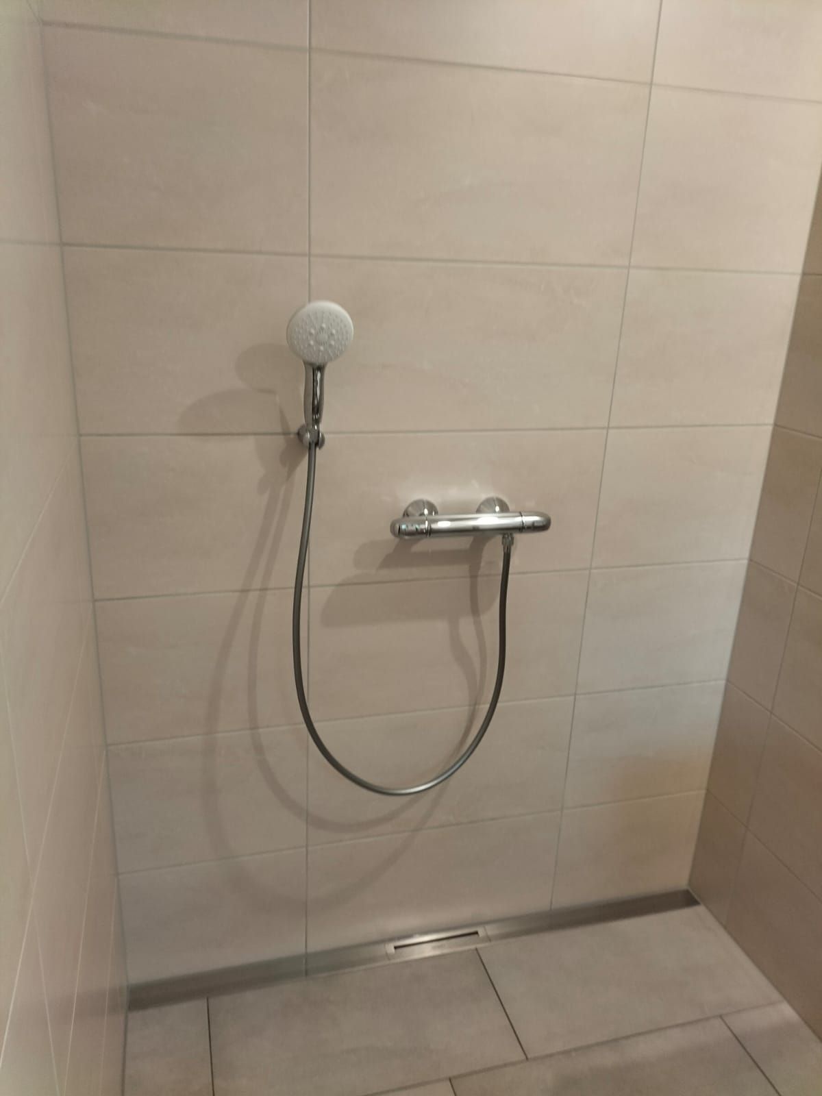 Modernisiertes Badezimmer von Gebrüder Dencker für Kunden in Hamburg