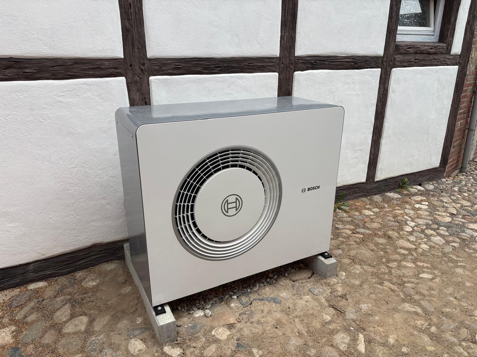 Moderne Wärmepumpenanlage von Gebrüder Dencker in Schleswig-Holstein