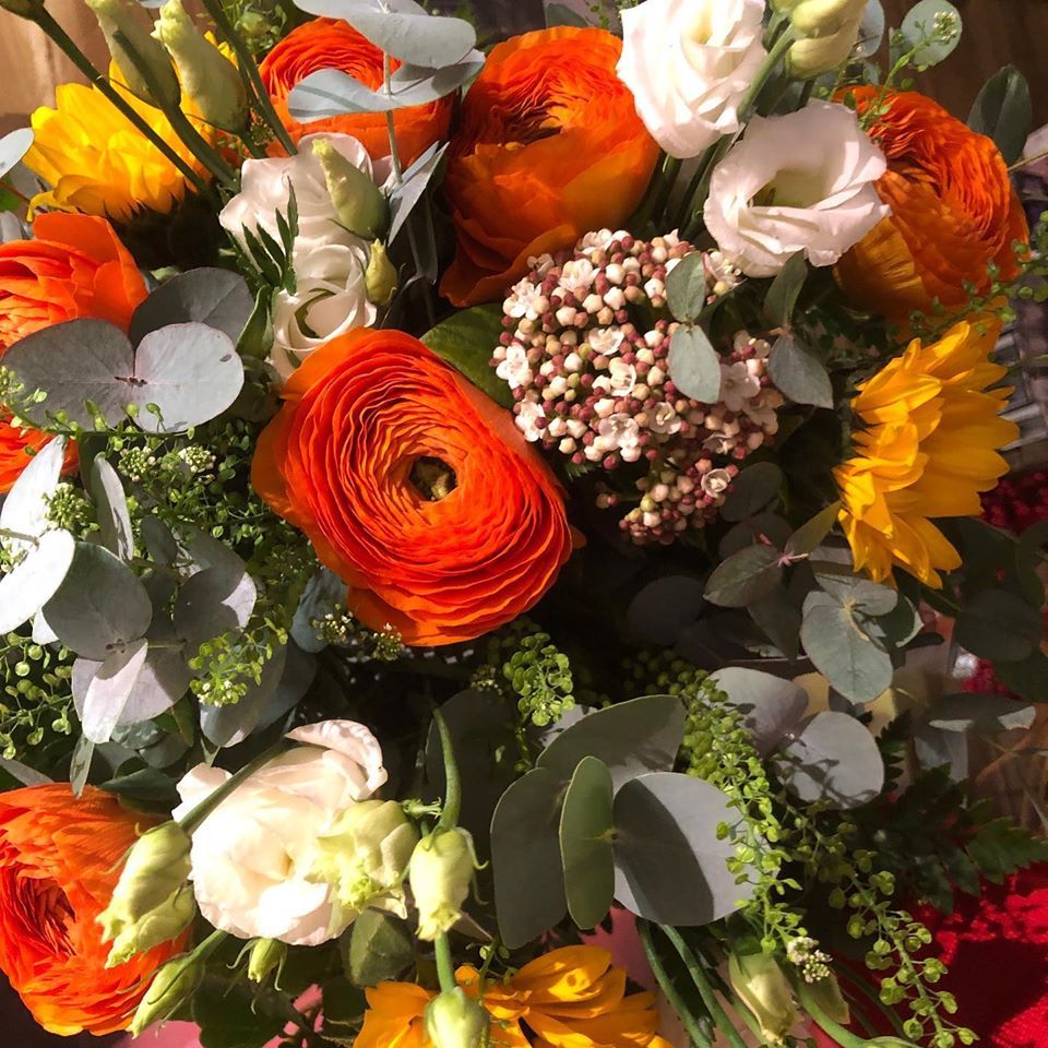 Bouquet de tournesol, fleurs orange et blanches