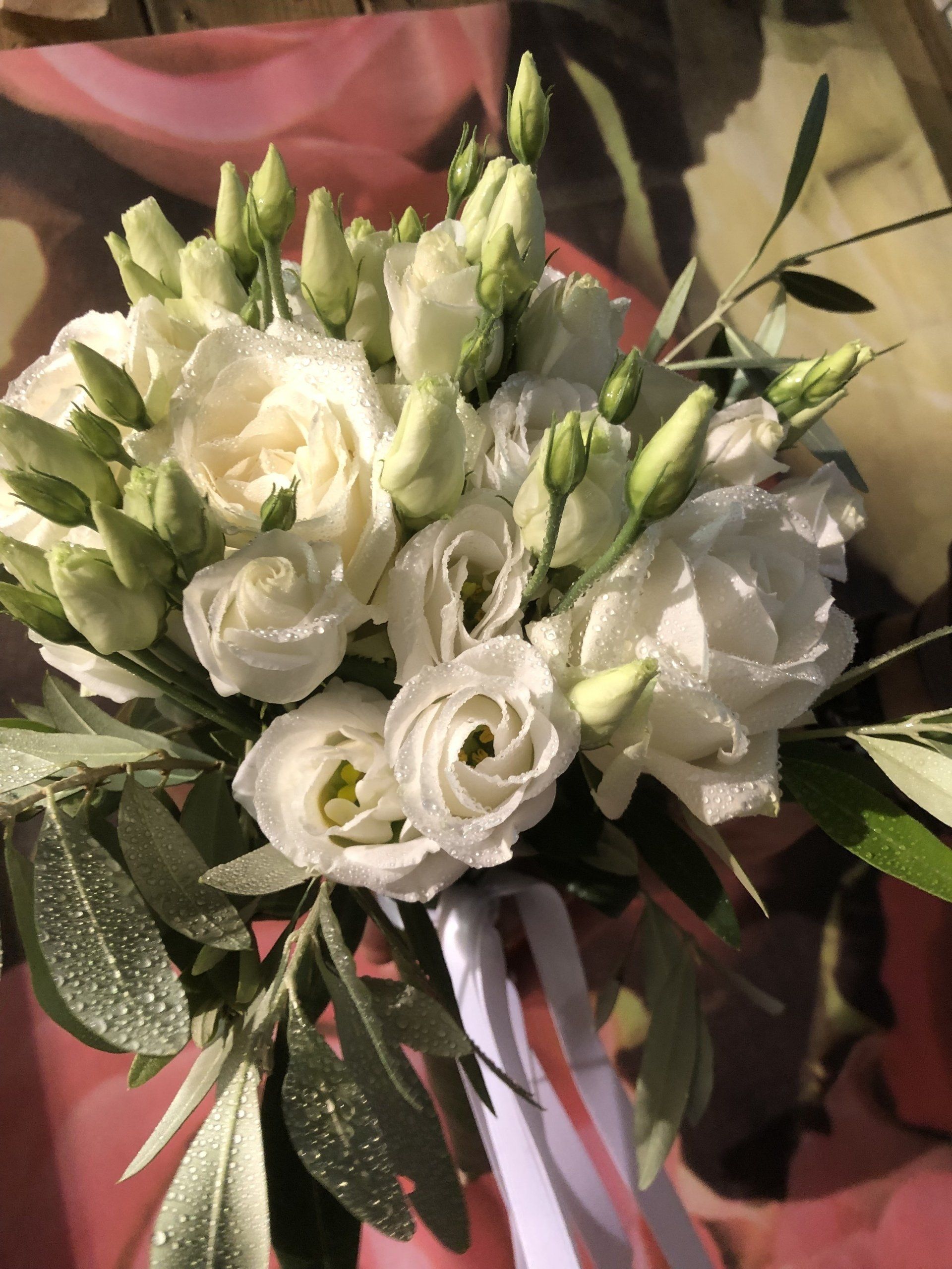 Bouquet avec de grandes roses blanches