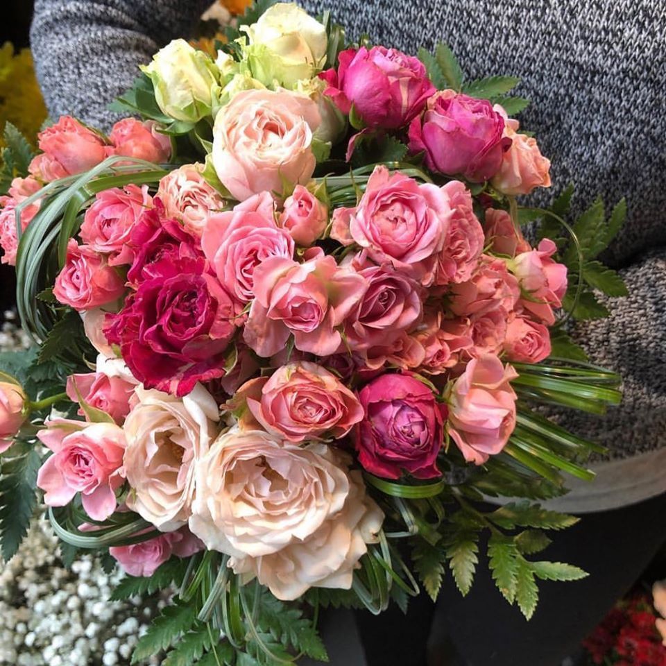 Bouquet de roses blanches, rose pastel et fuschias