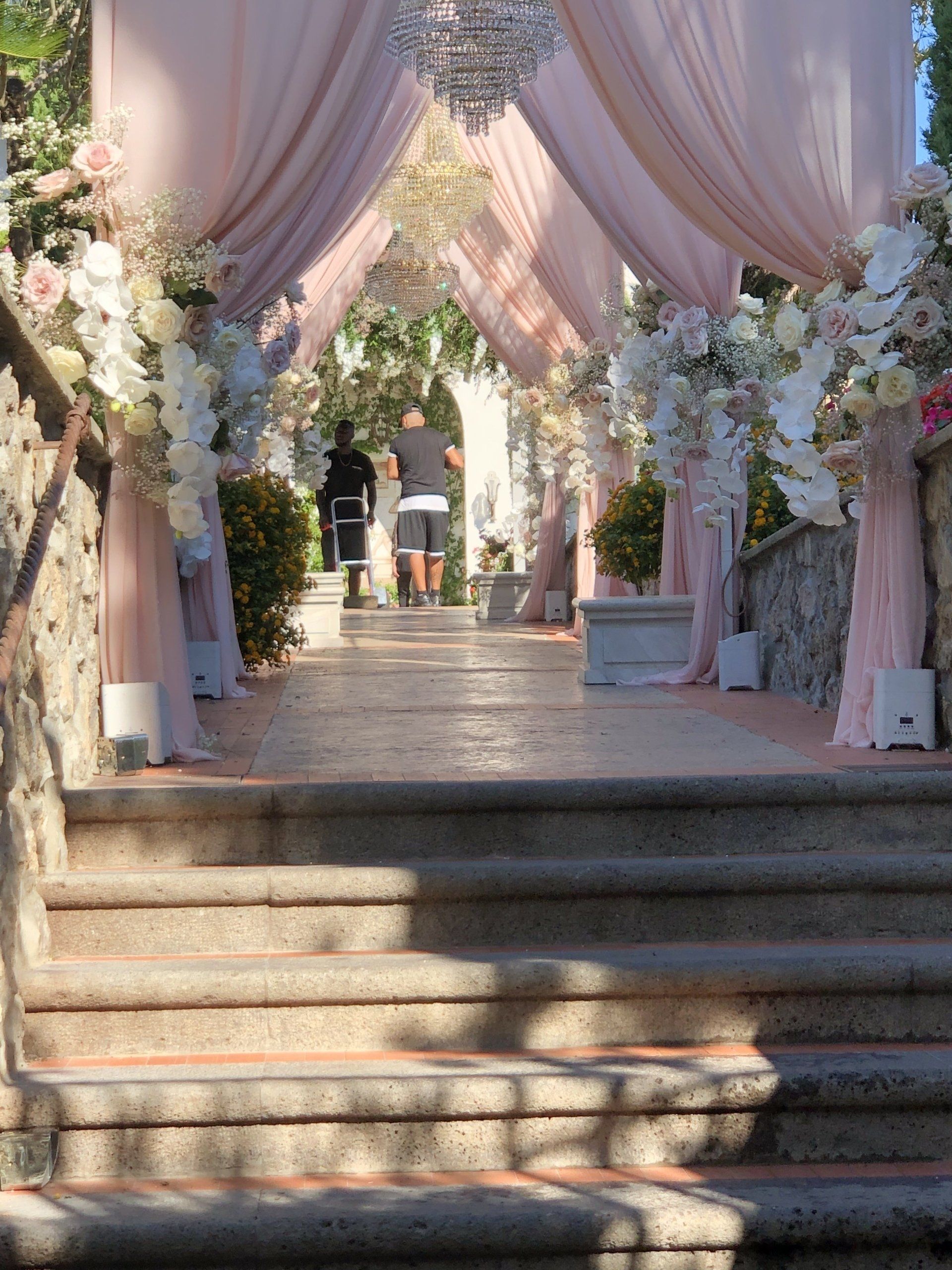 Marches de l'allée de fleurs
