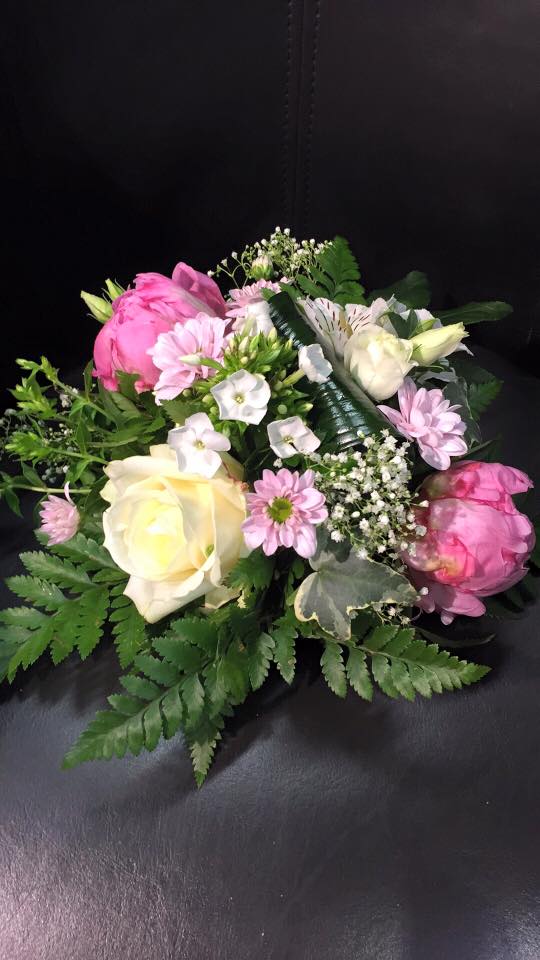 Arrangement floral rose et blanc