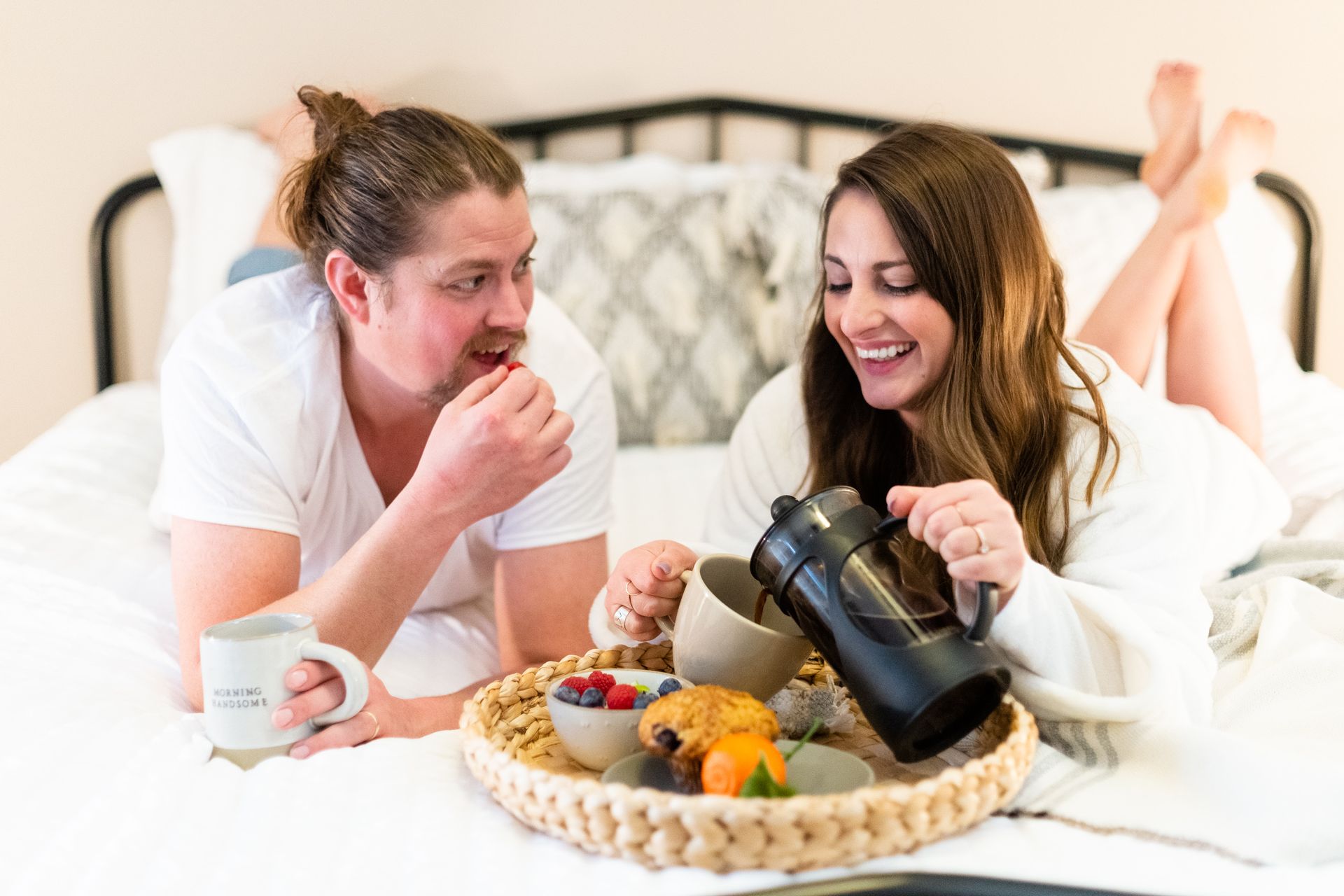Couple having breakfast in Bend to start the perfect winter day in Sunriver