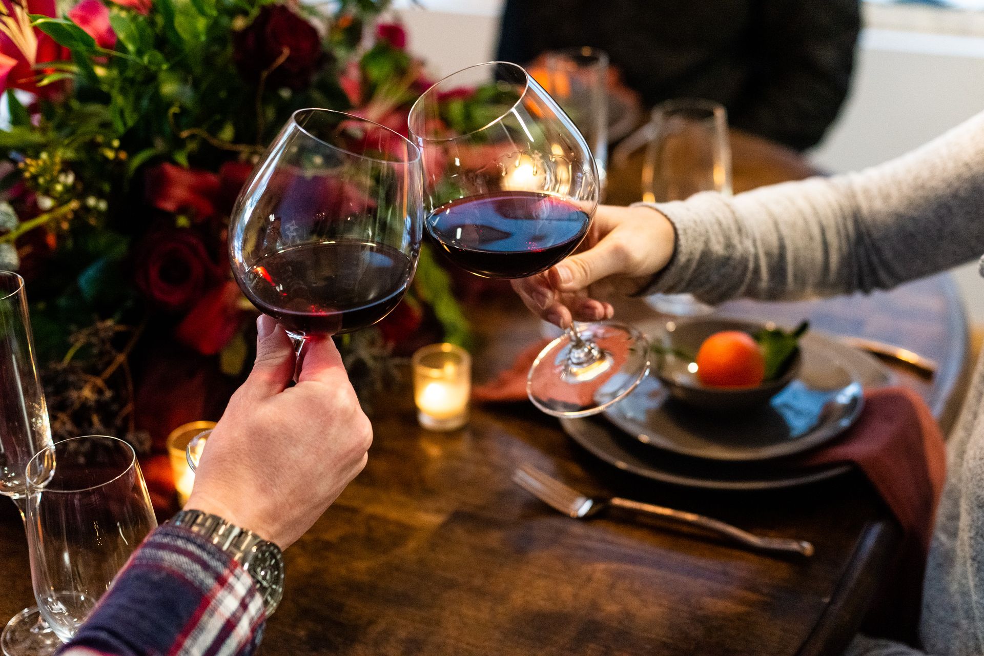couple toasting with two glasses of wine on a romantic winter getaway in Central oregon