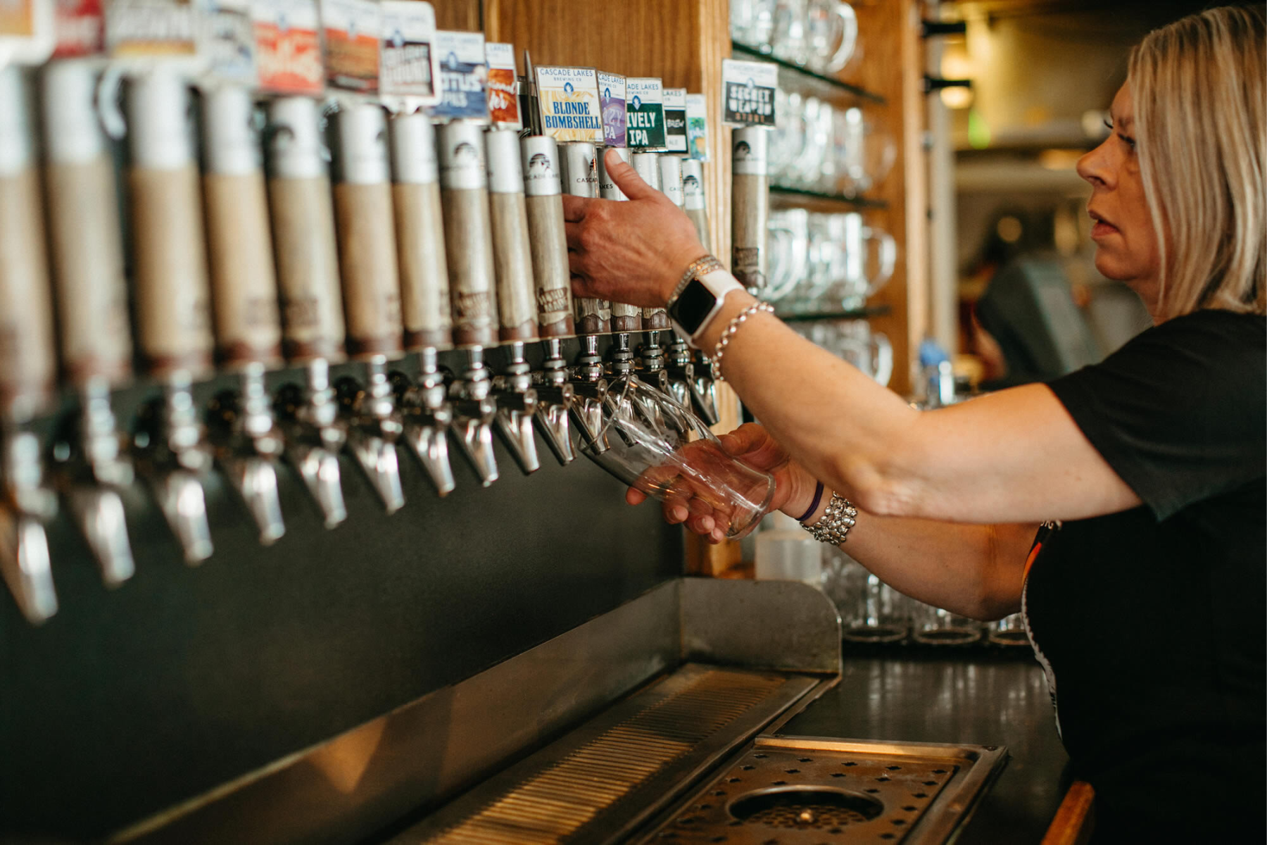 couple sipping out of one tiki drink with two straws to represent the best fall date night ideas in Bend, Sunriver, and Redmond