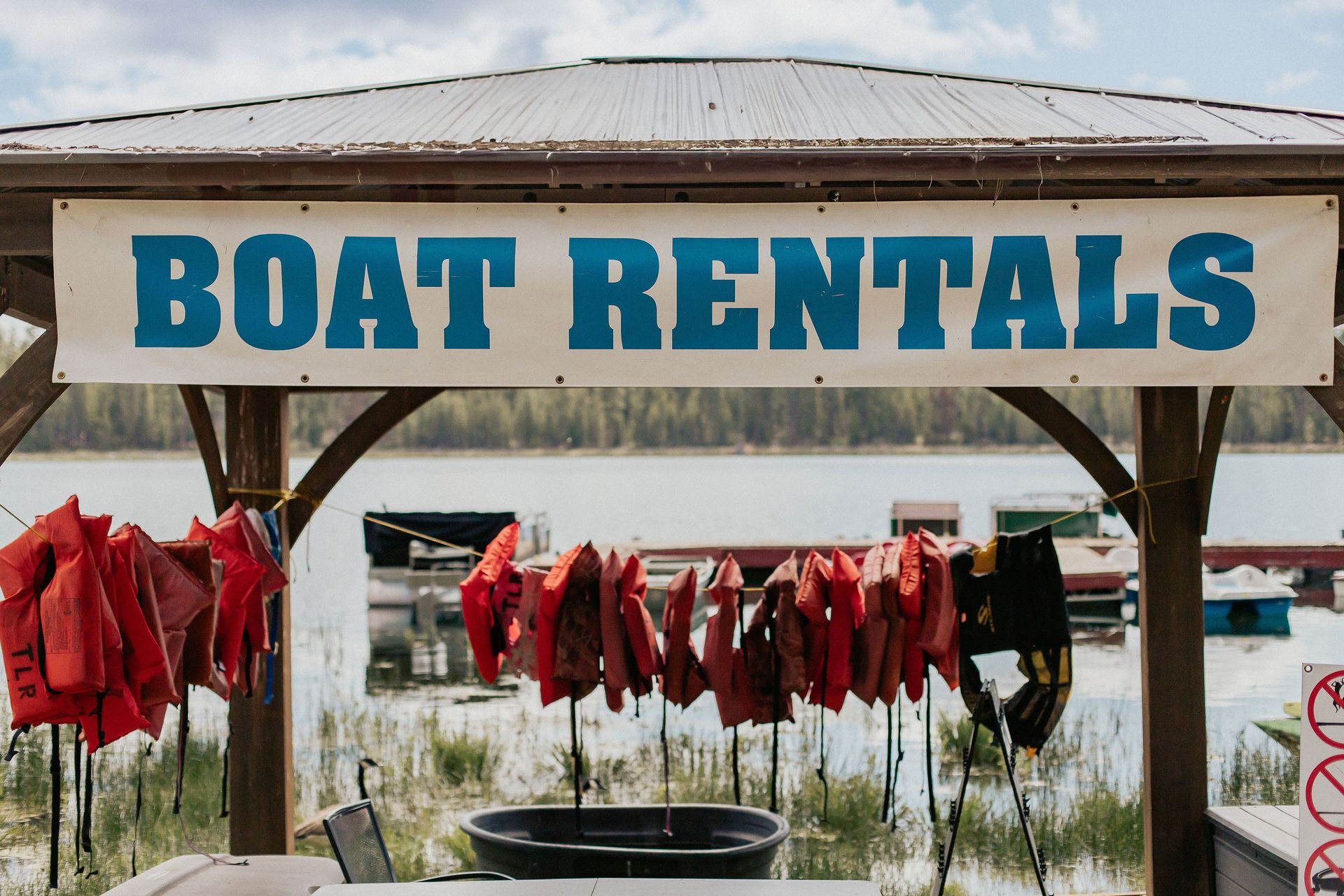 boat rentals in Sunriver to represent a fall weekend in Sunriver