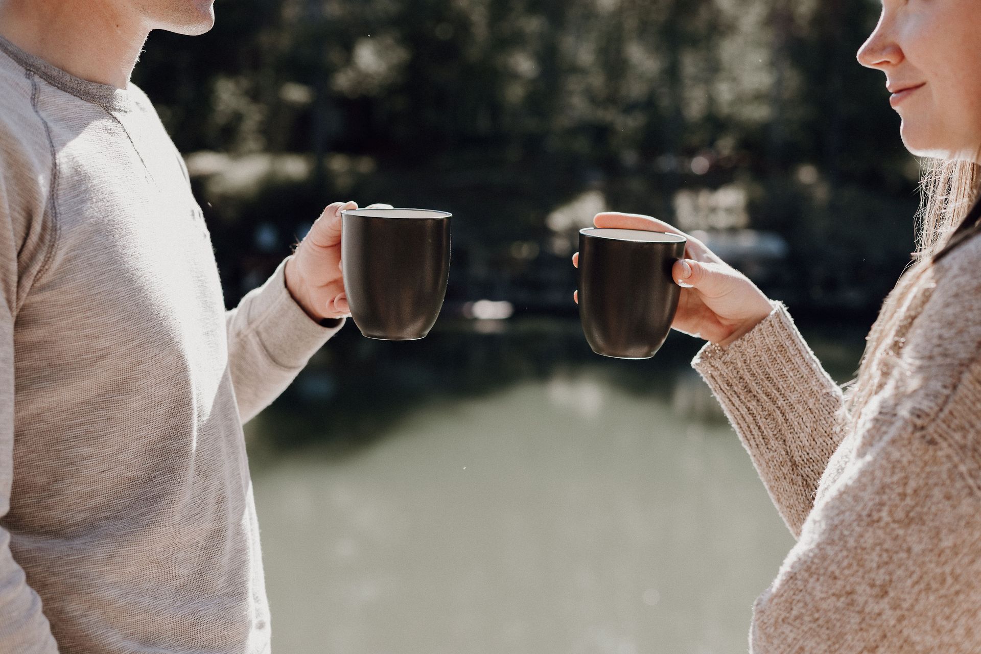 couple holding coffee cups during a romantic winter getaway in Central Oregon
