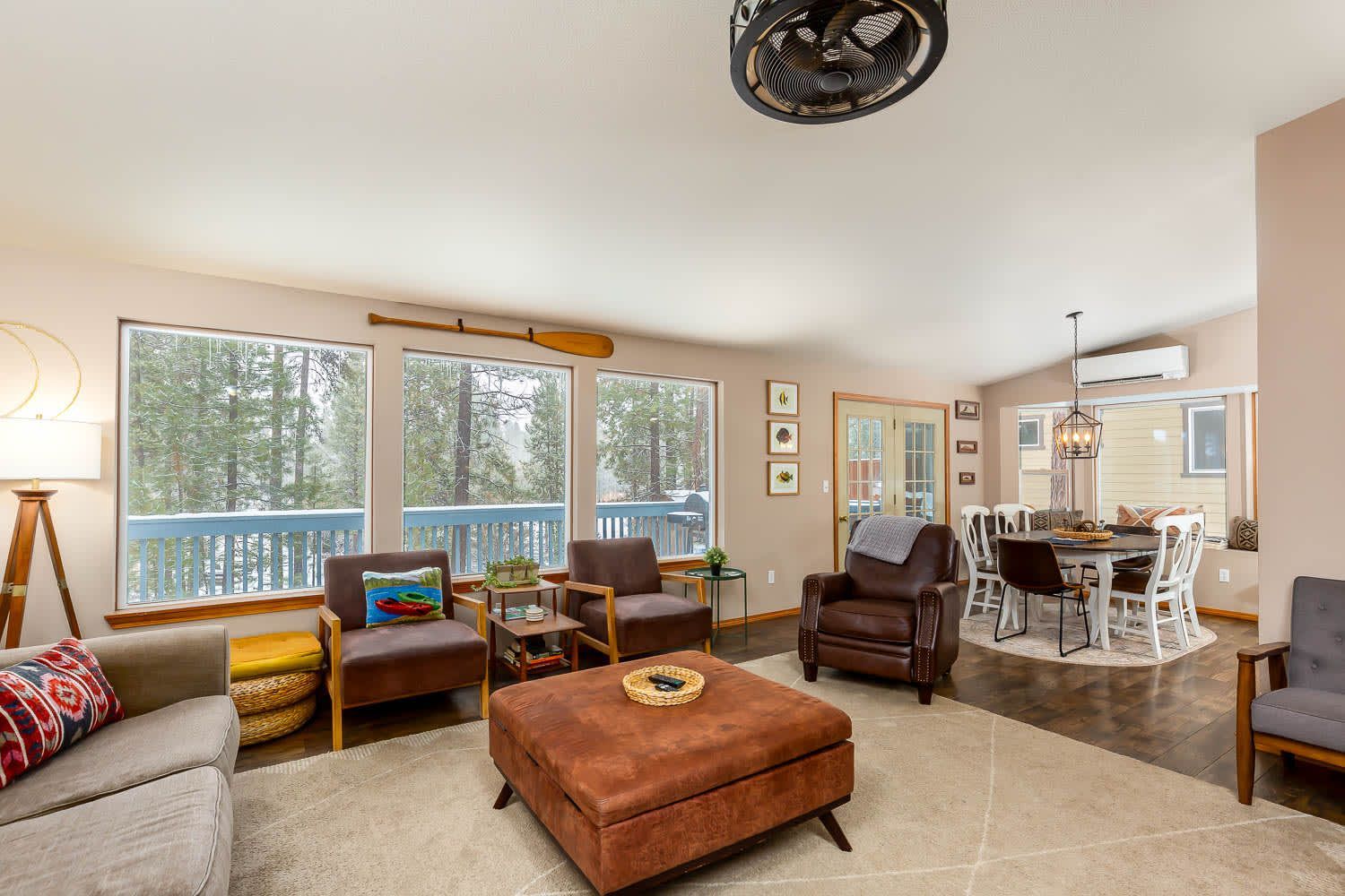 Living area of pet friendly vacation home in Sunriver - River Run Getaway