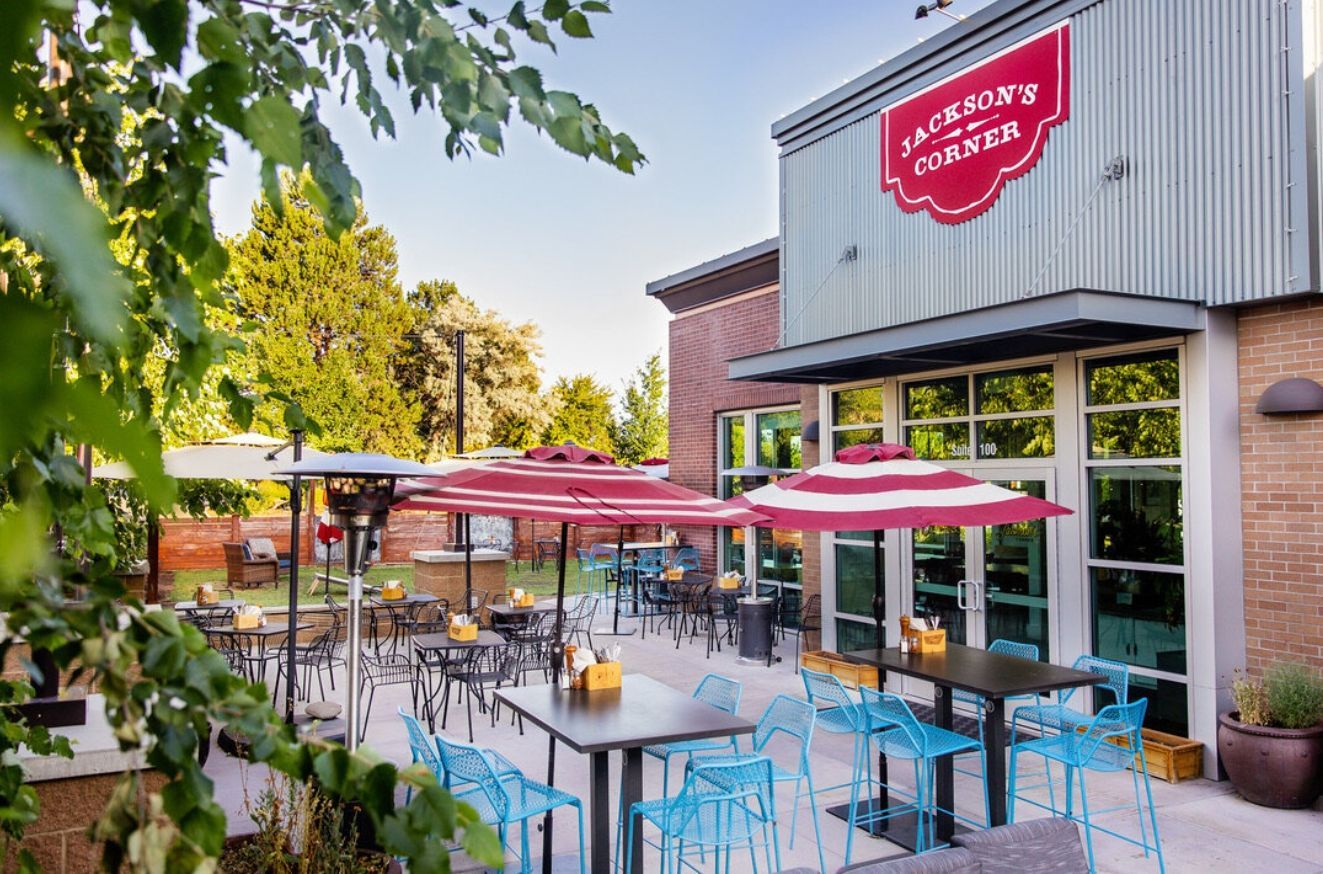 Restaurant with an outdoor patio in Central Oregon