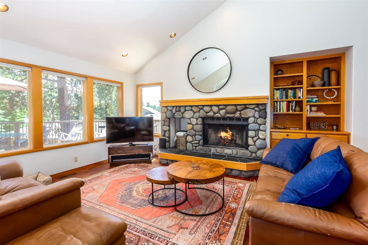 Living room with stone fireplace in Topflite 7 vacation rental in Sunriver