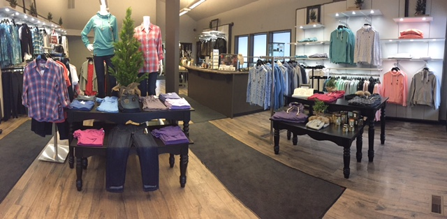 Village Threads boutique in Sunriver