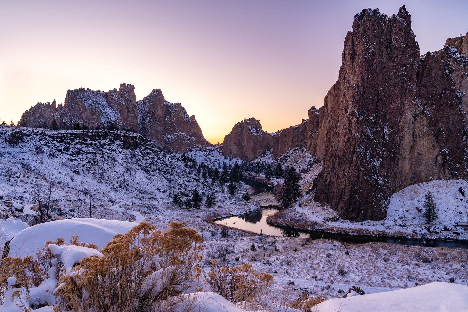 Smith Rock State Park – Jaw-Dropping Winter Views
[Image Placement]
Suggested Image: Smith Rock’s red cliffs under a bright winter sky
Alt Text: “Winter hiking trail at Smith Rock State Park with snow-dusted rock formations”
Crisp winter air and fewer crowds make Smith Rock especially breathtaking this time of year. The iconic rock formations stand out even more dramatically against a blue winter sky. Bundle up—this trail is exposed to the elements, but the reward is worth it.
Distance: Varies (2–7 miles)
Difficulty: Moderate to Strenuous (depending on route)
Why Go: Stunning canyon views, epic photo opportunities, fewer hikers in winter
Local Tip: Bring layers—the sun can be warm, but wind on the ridge gets chilly fast.