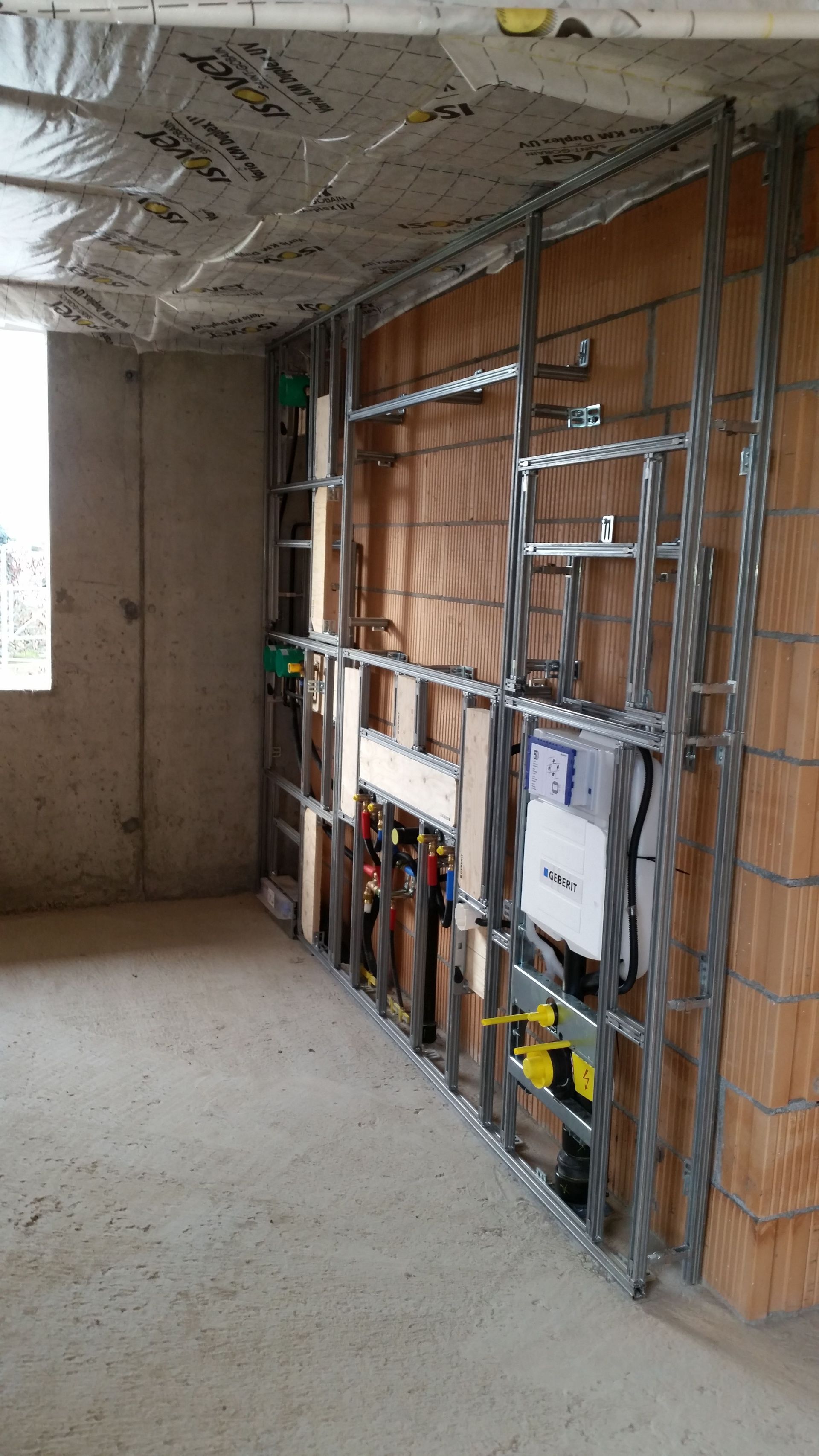 Installation du châssis sanitaire- Patrick Berger Sàrl