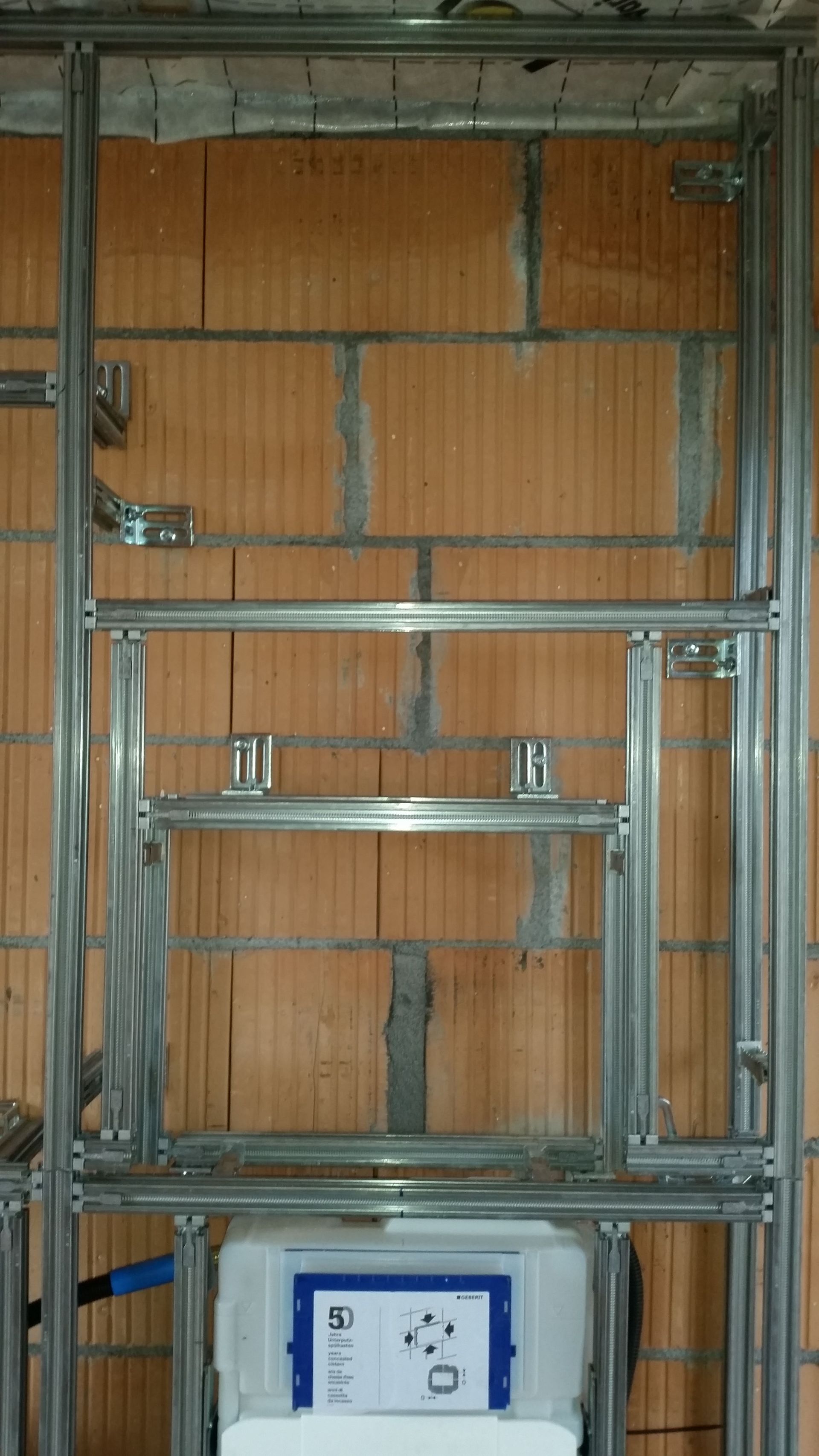 Installation du châssis sanitaire- Patrick Berger Sàrl