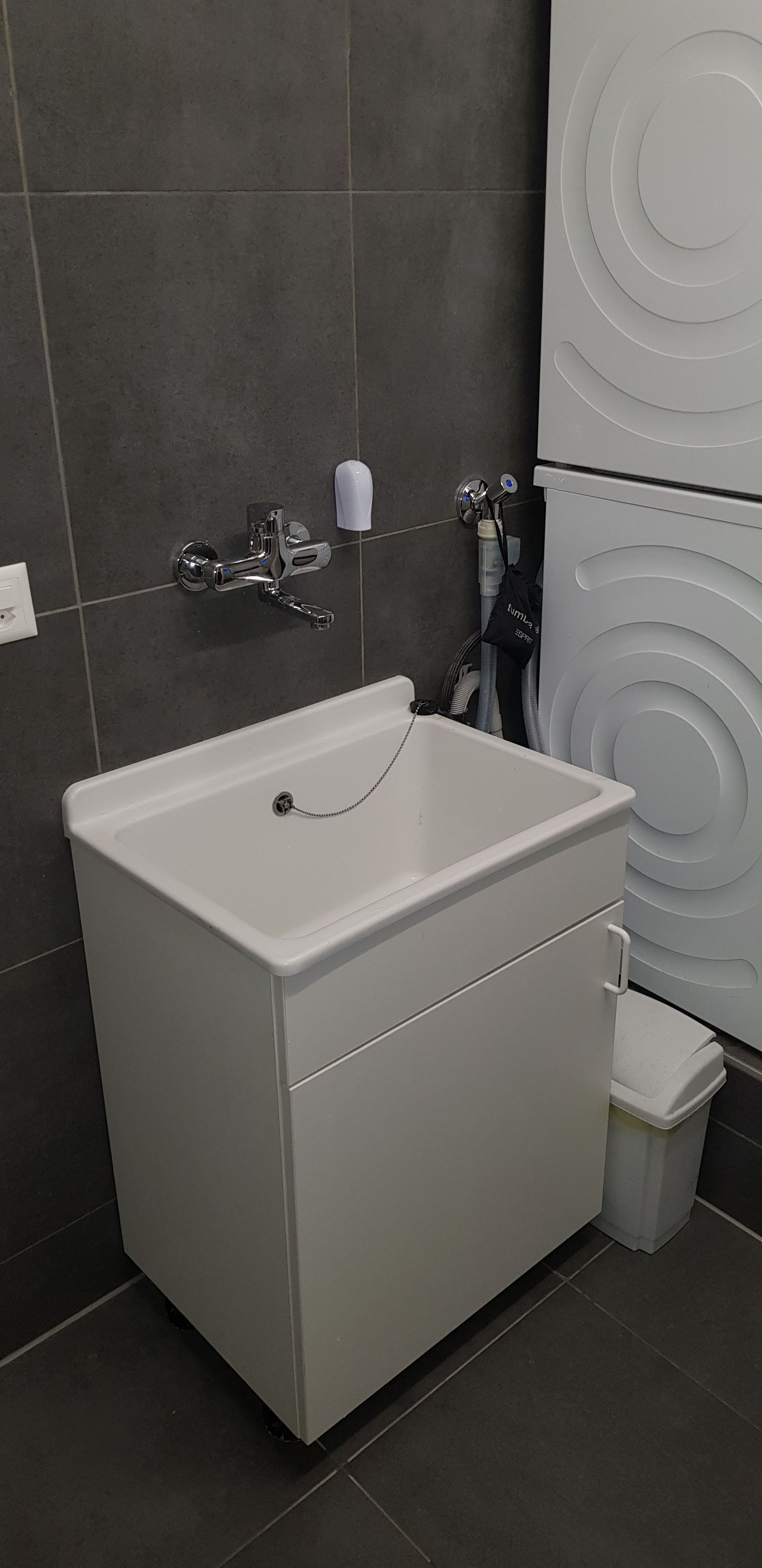 Pose d'un bac de buanderie- Patrick Berger Sàrl