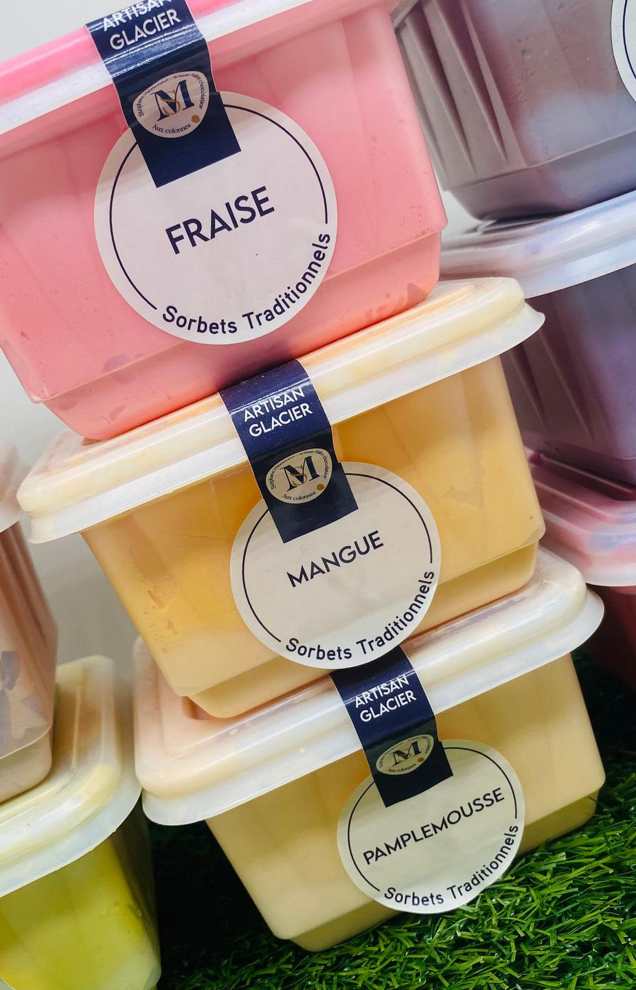 Glaces à la fraise, à la mangue et au pamplemousse