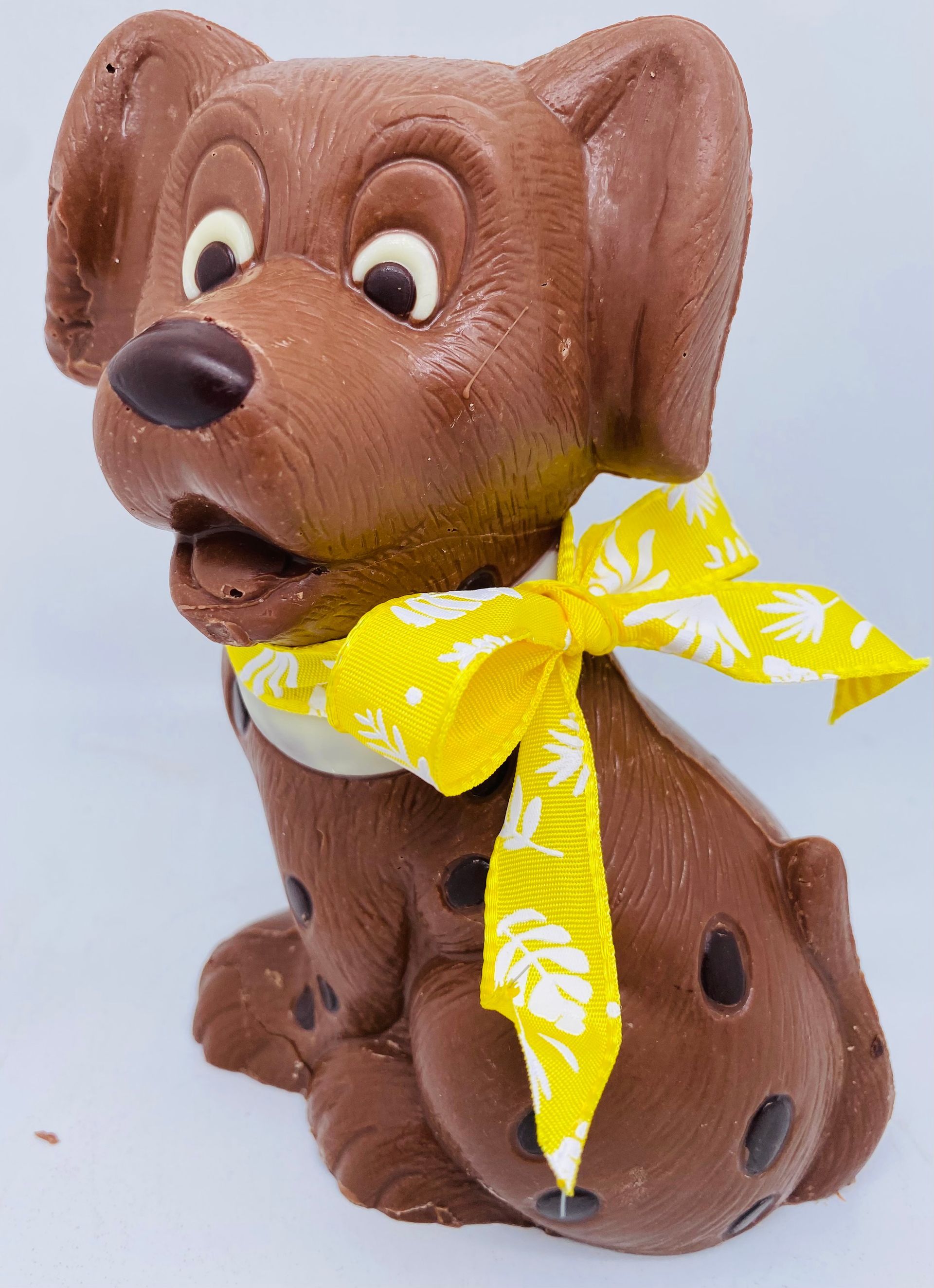 Façade d'une chocolaterie avec des colonnes