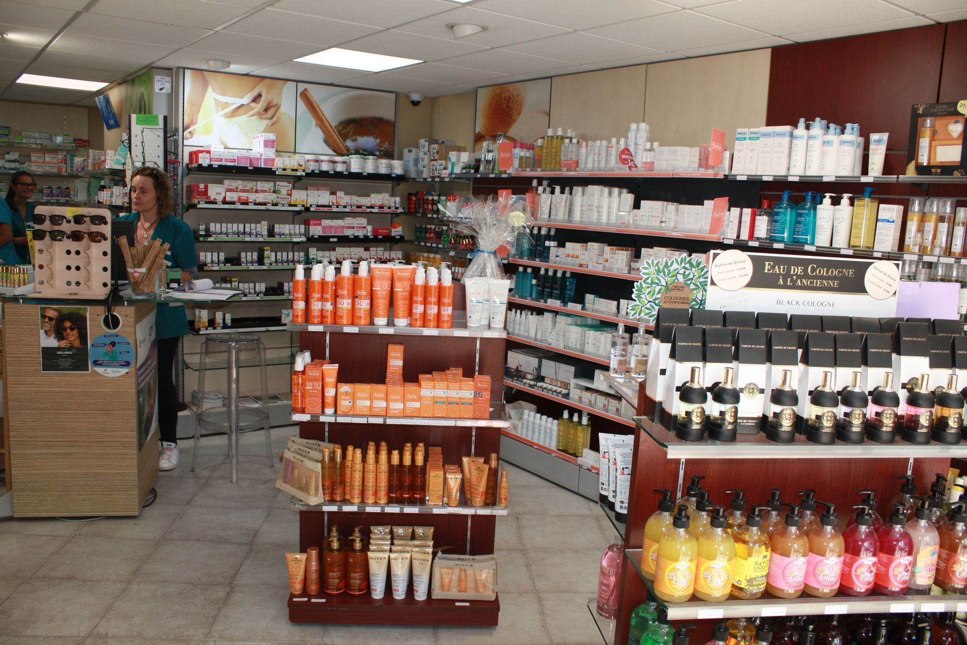 Rayon de crèmes solaires Avène et de produits l'Occitane