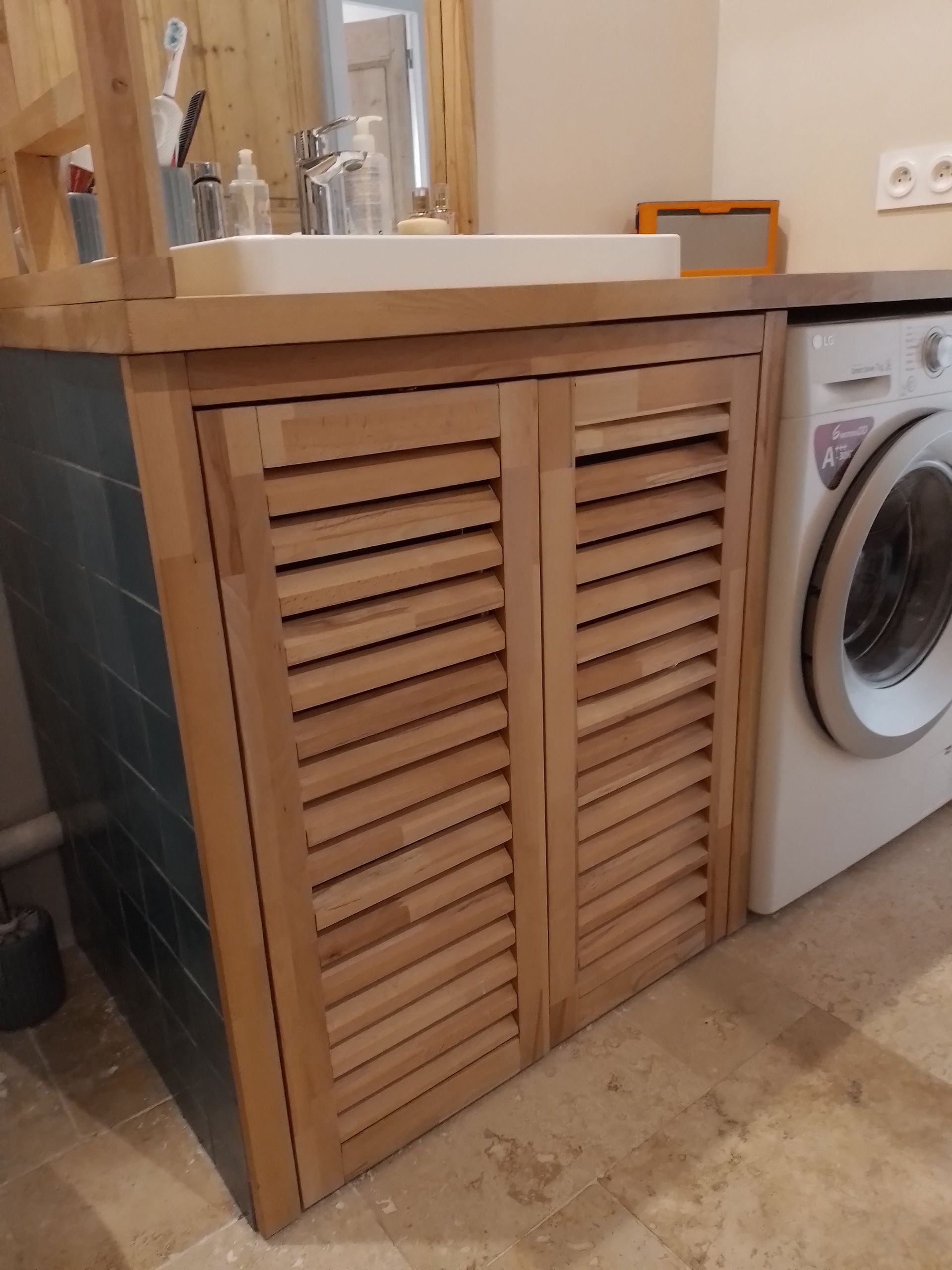 Meuble en bois de salle de bains