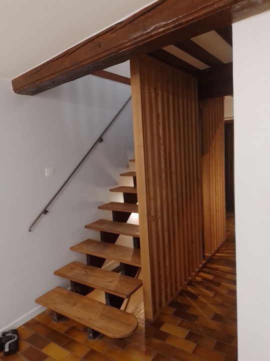 Des escaliers et leurs rambardes