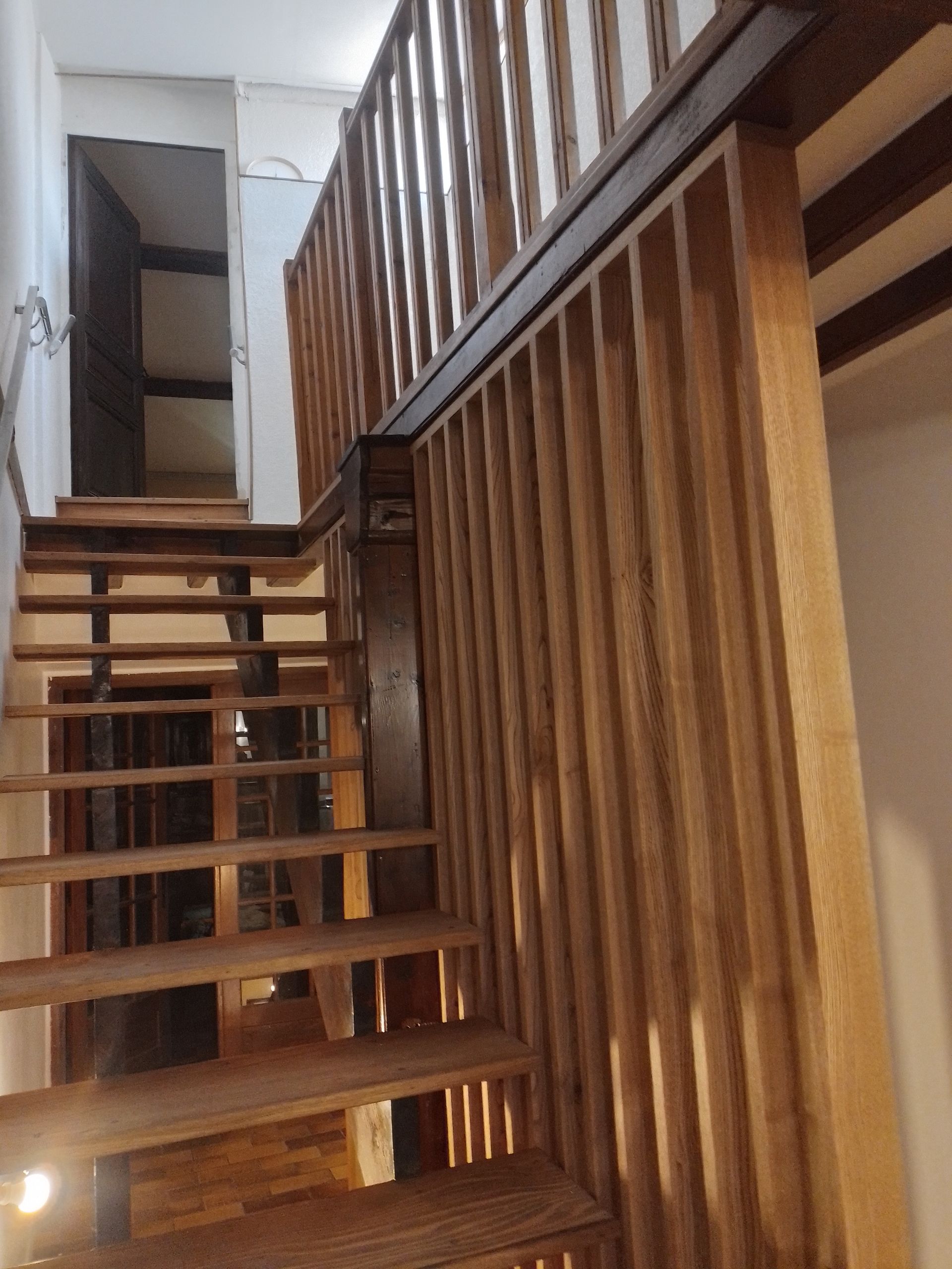 Des cluatsras en bois sur mesure
