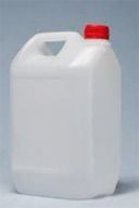 Un recipiente de plástico blanco con una tapa roja está sobre una mesa.
