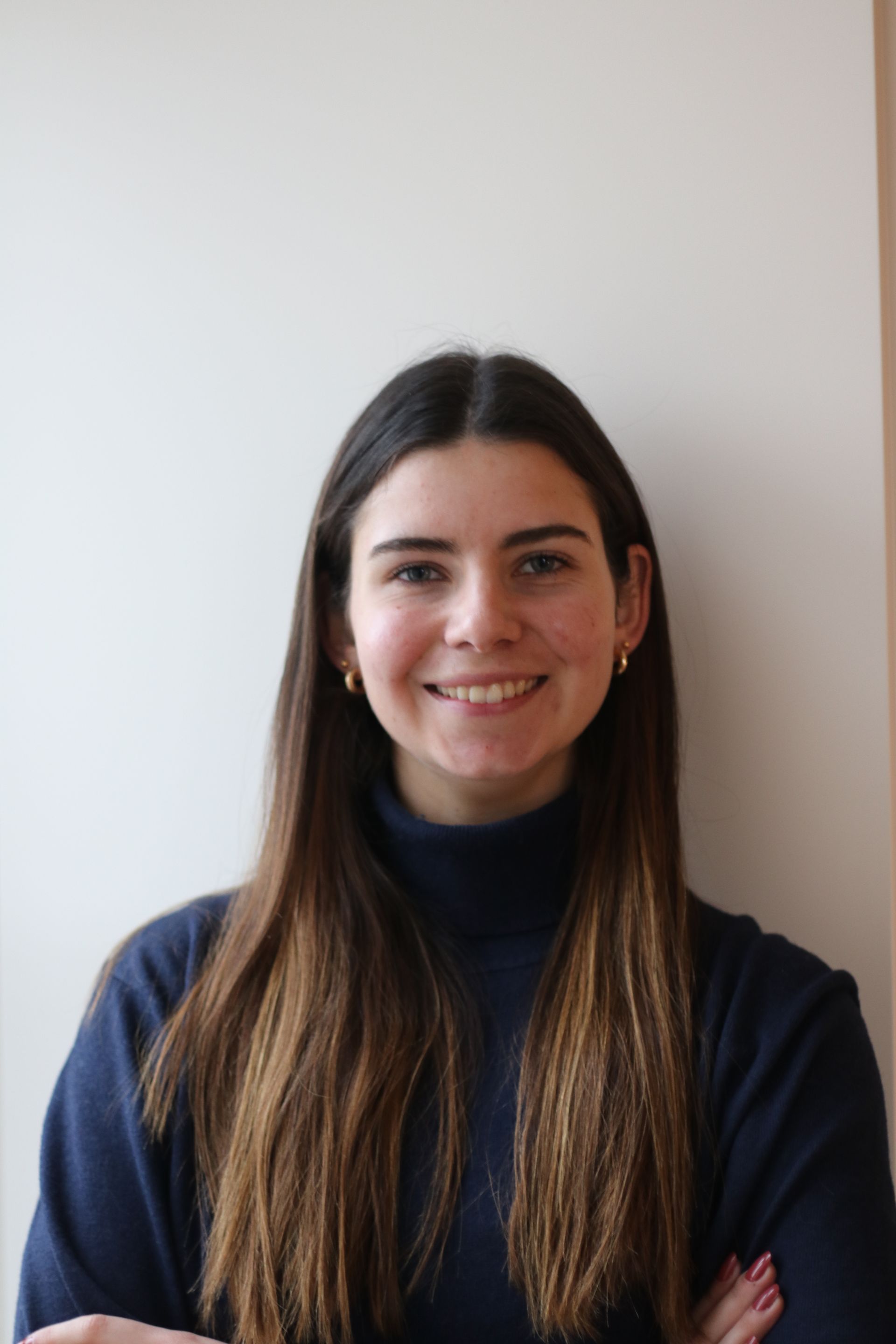 MJ, financial controller junior