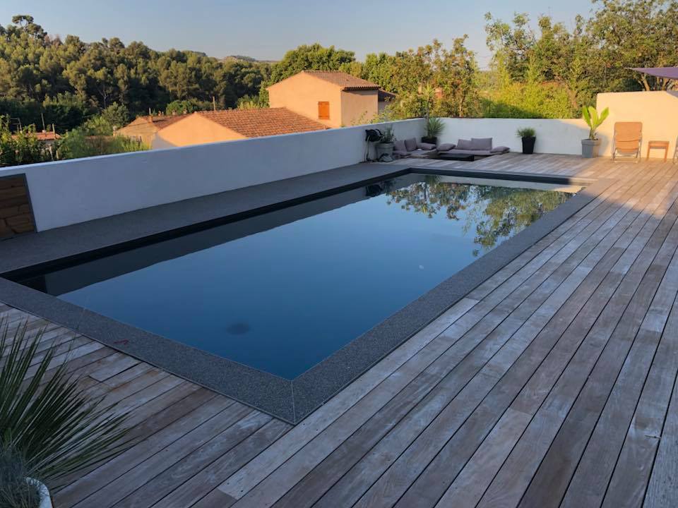 Piscine équipée de PVC armé