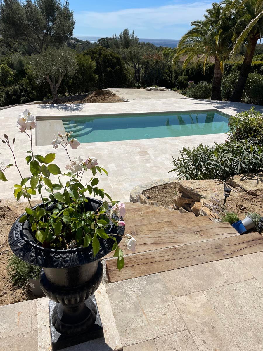 Piscine en PVC armé finie