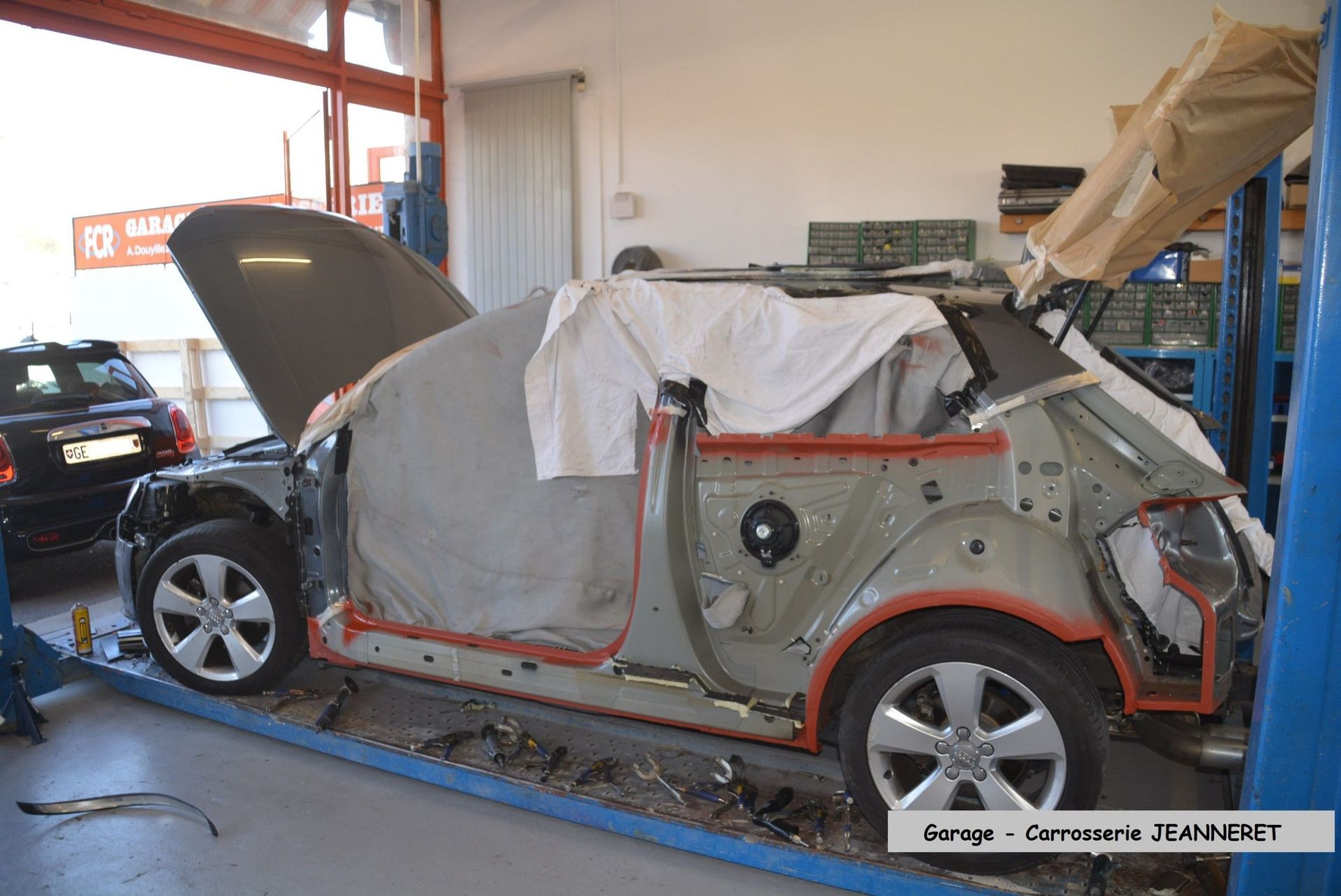 Garage-carrosserie Jeanneret L. Douylliez Succ. Sàrl à Carouge - réparation Audi