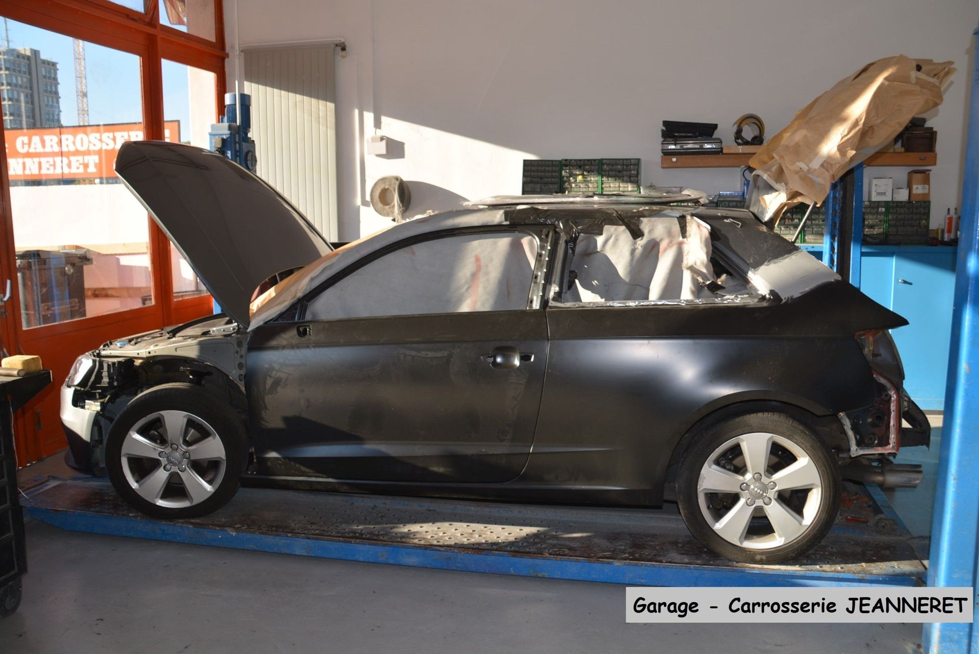 Garage-carrosserie Jeanneret L. Douylliez Succ. Sàrl à Carouge - réparation Audi