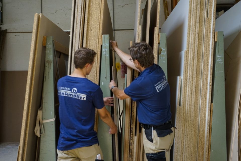 Mitarbeitern mit Platten