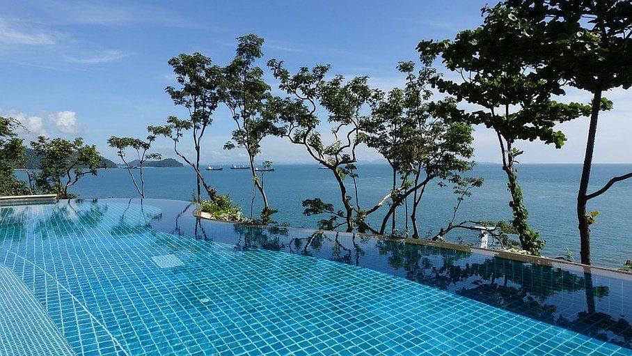 Entretien hebdomadaire de piscine par Garden Création