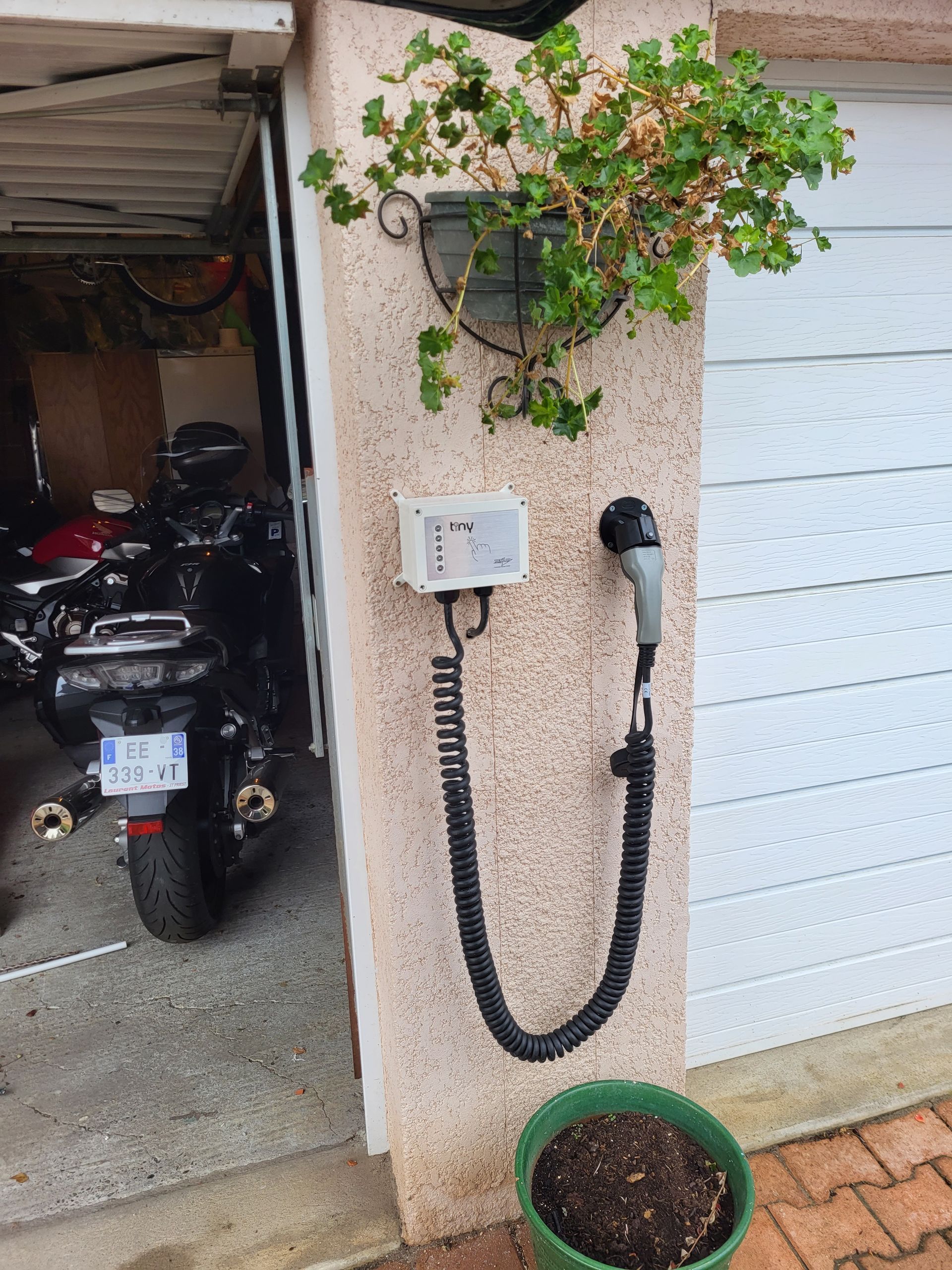 Un borne électrique en fonctionnement