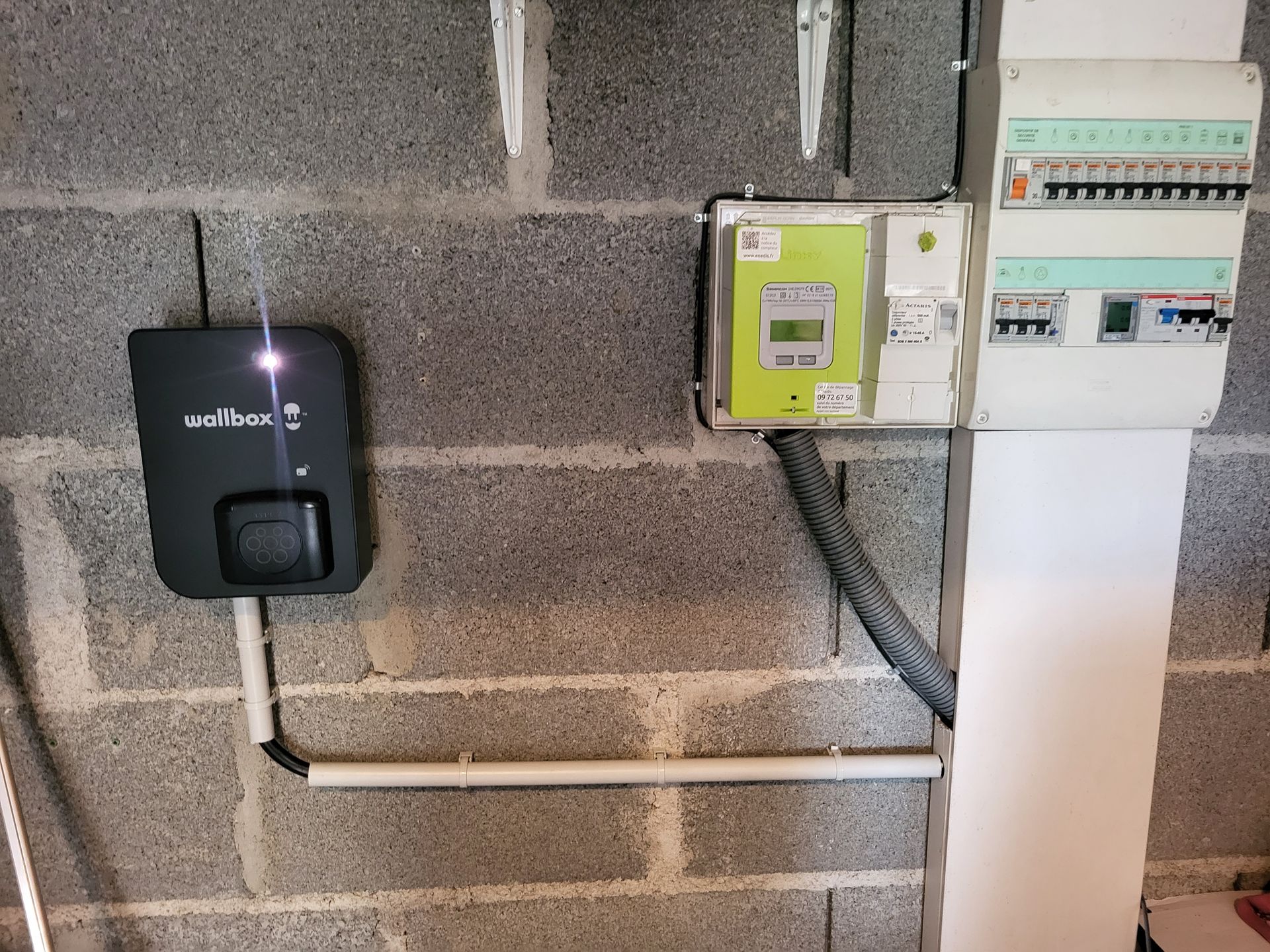 Une borne et un compteur