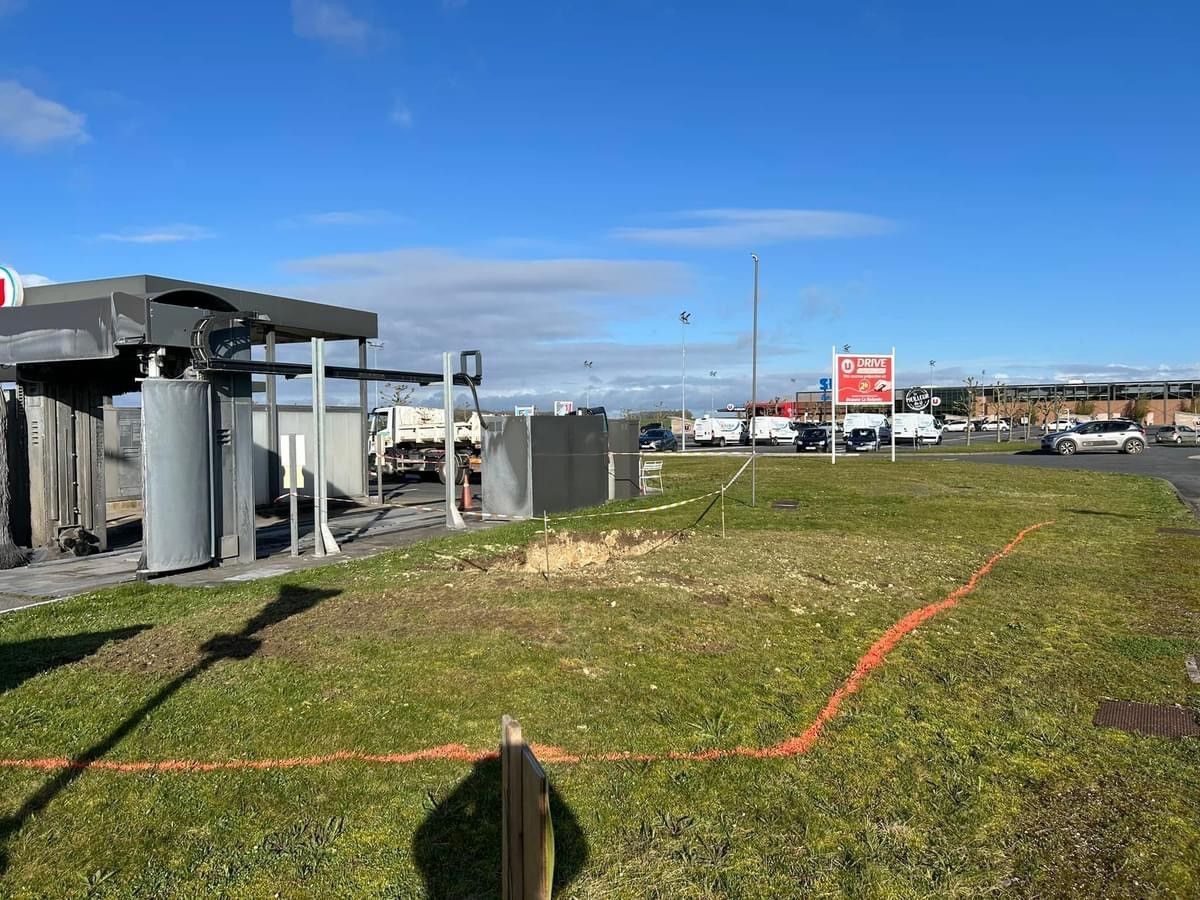Travaux à la station de lavage de SUPER U Beaune la Rolande