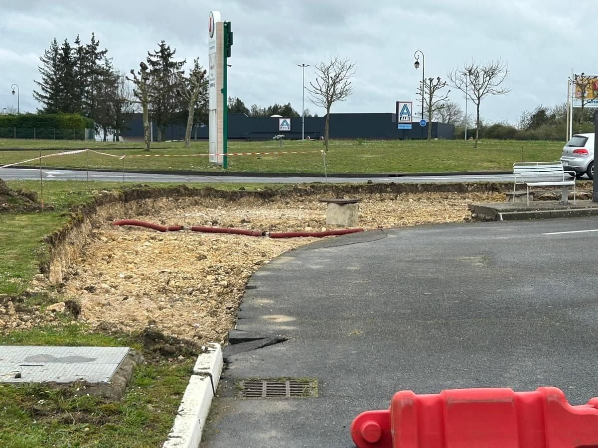 Gros œuvre, terrassement avec passage de réseaux et enrobé