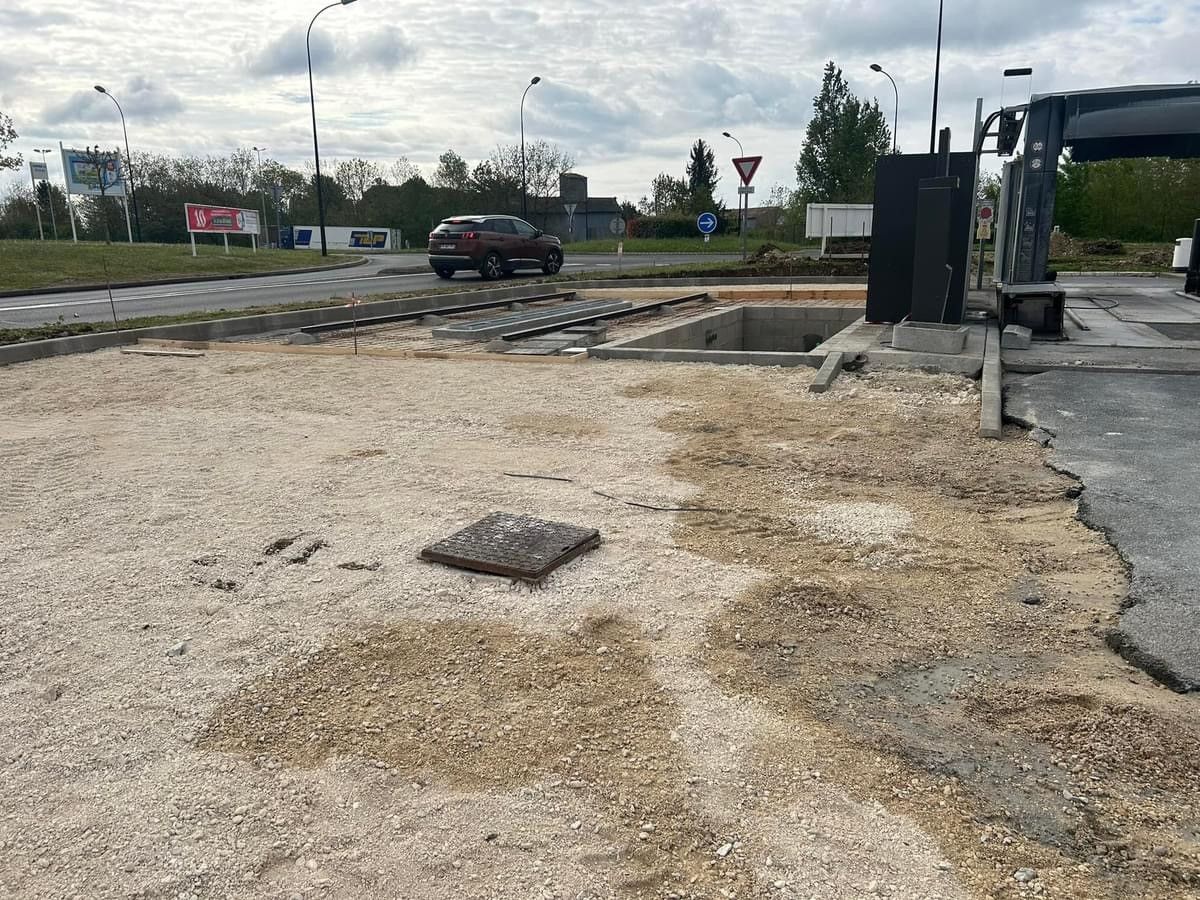 Travaux à la station de lavage de SUPER U Beaune la Rolande