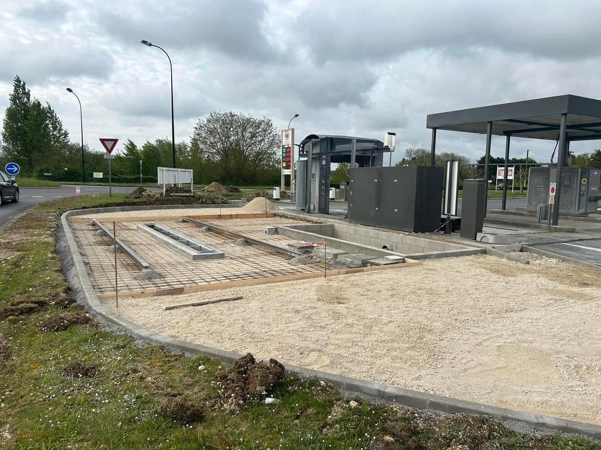 Travaux à la station de lavage de SUPER U Beaune la Rolande