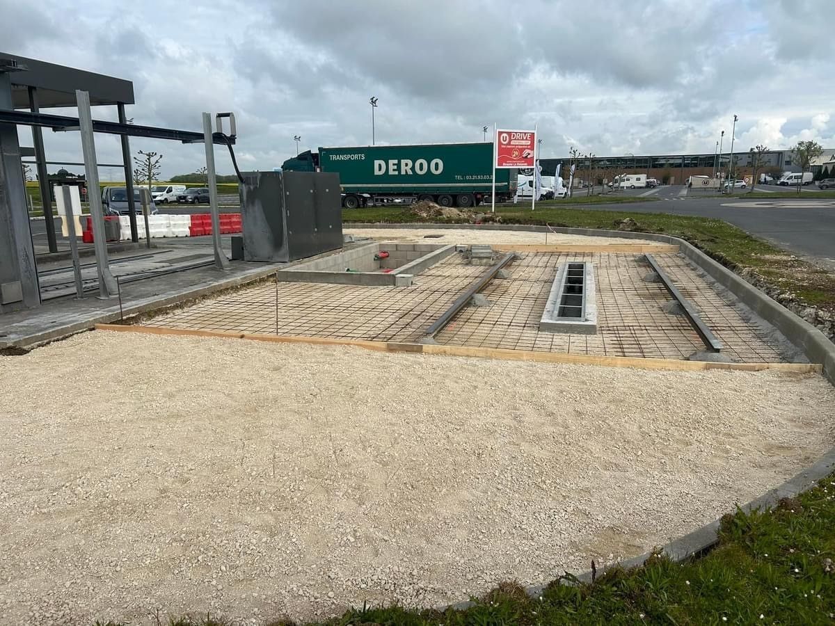 Travaux à la station de lavage de SUPER U Beaune la Rolande☺️ Gros œuvre, terrassement avec passage de réseaux et enrobé??