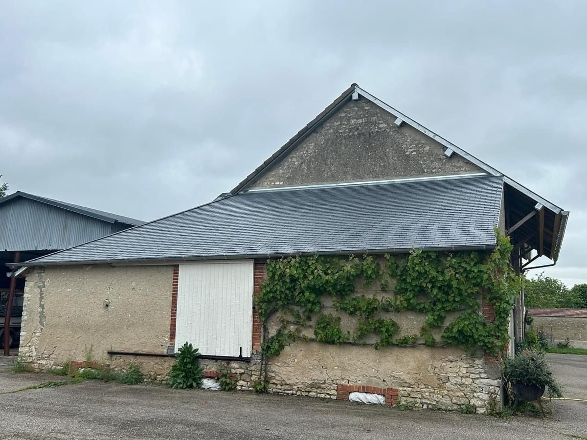 Corps de ferme refait complètement suite à la grêle de 2022