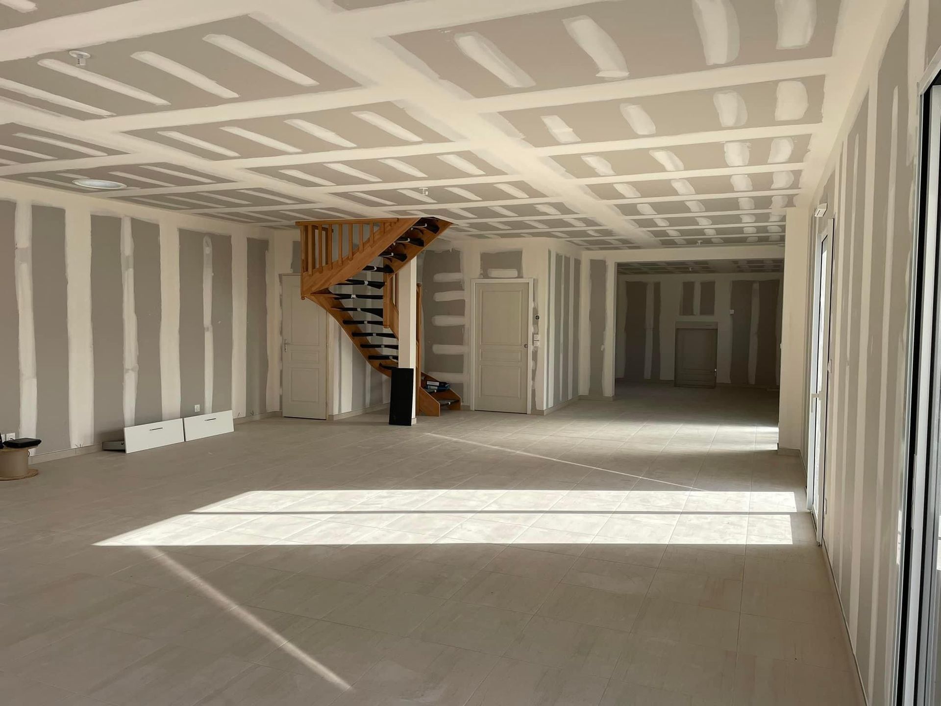 Mise en place de doublage en plaques de plâtre