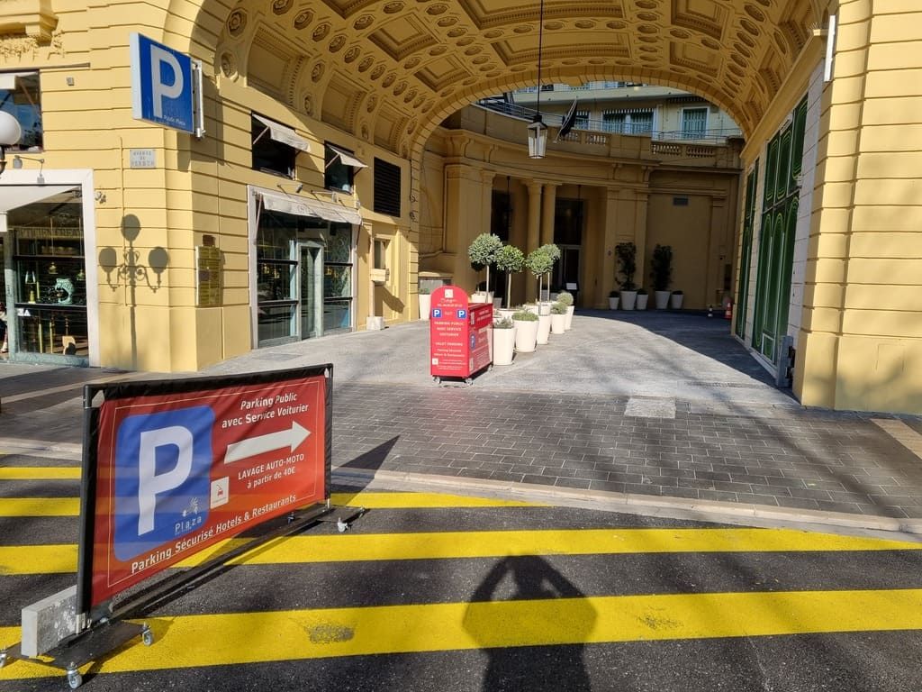 Entrée du parking Plaza