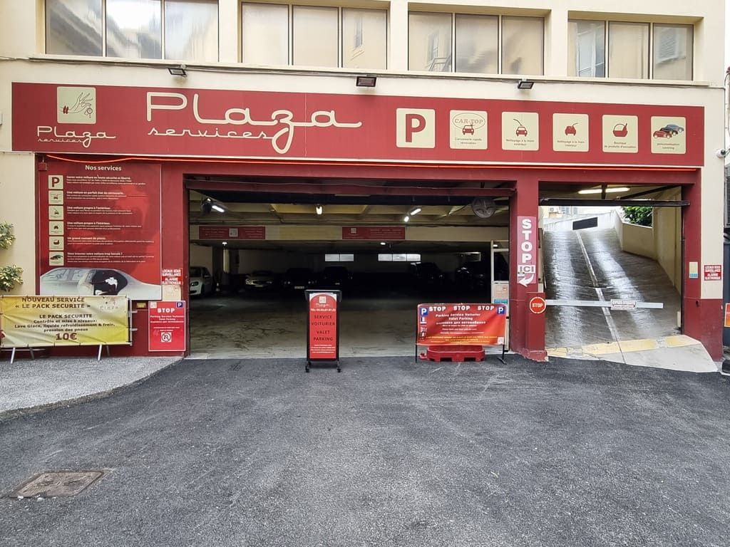 Parking auto Plaza