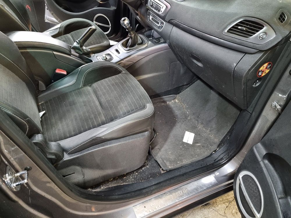 Siège passager avant, avant nettoyage