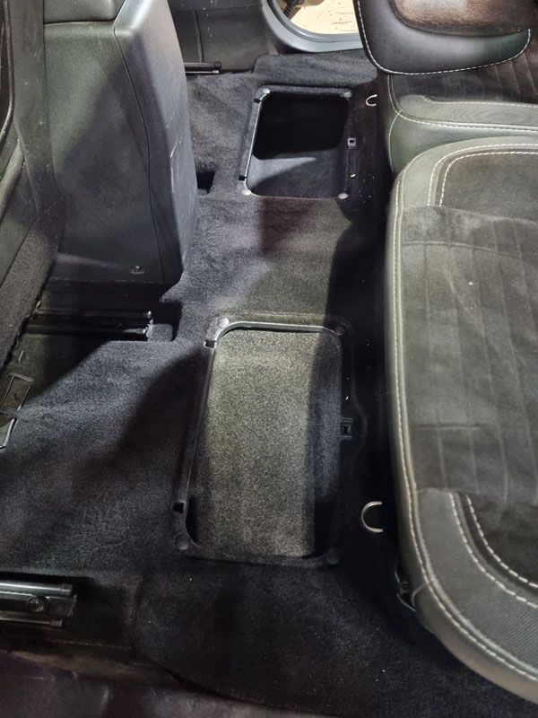 Sièges arrière nettoyés de l'autre côté