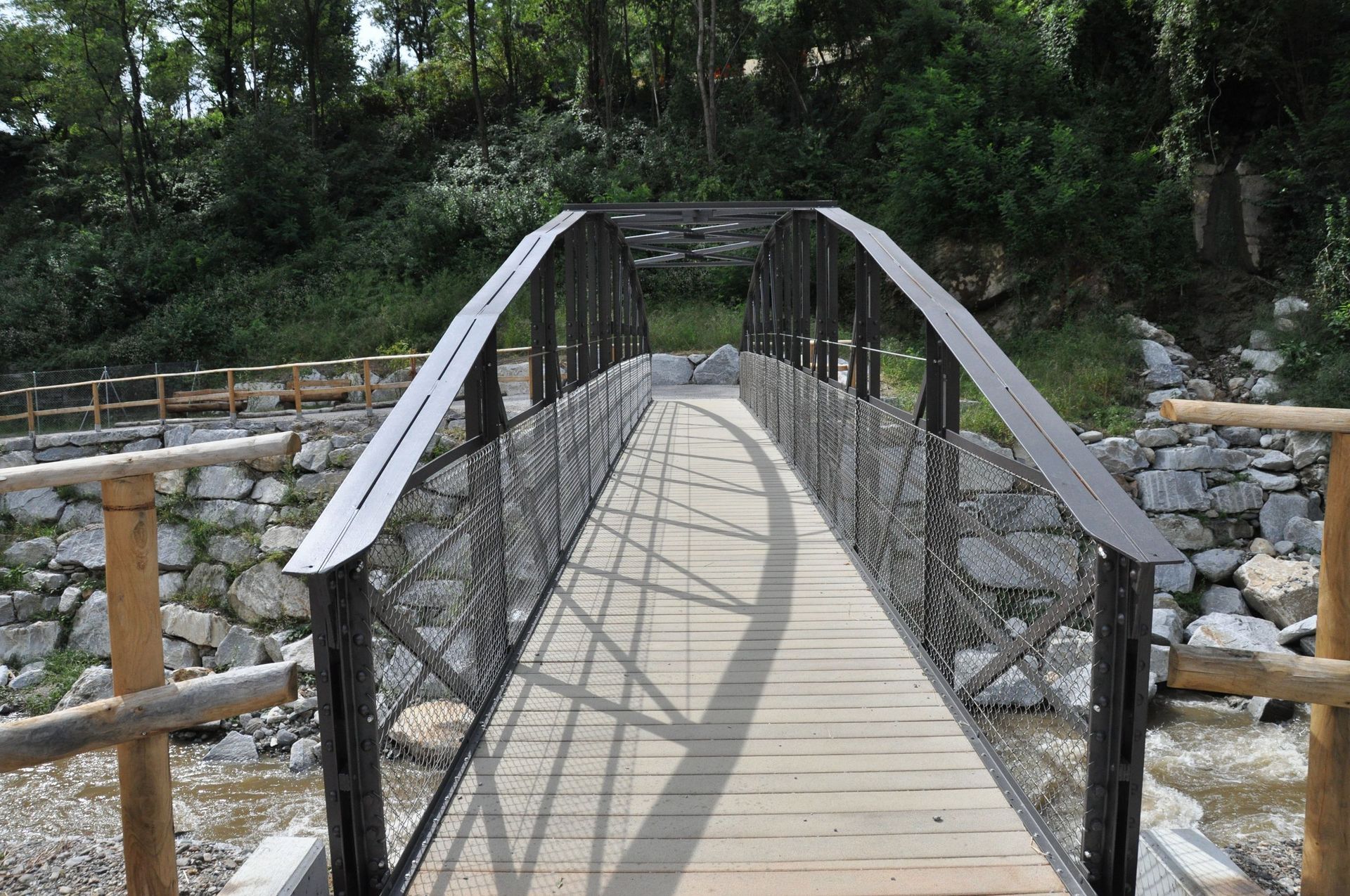 Schenini - Passerella in metallo con pavimento in legno