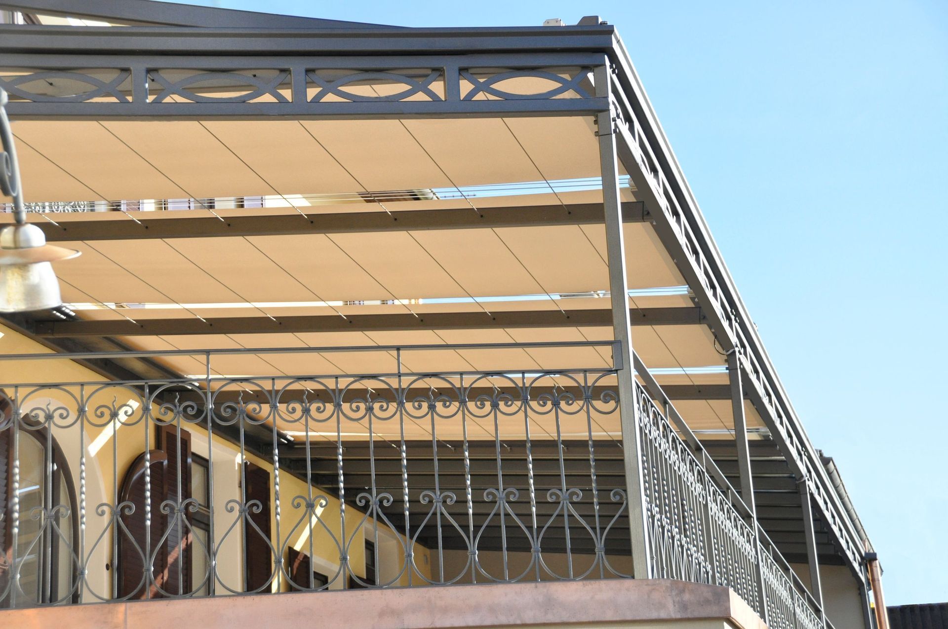 Schenini - Tettoia in ferro battuto con pannelli